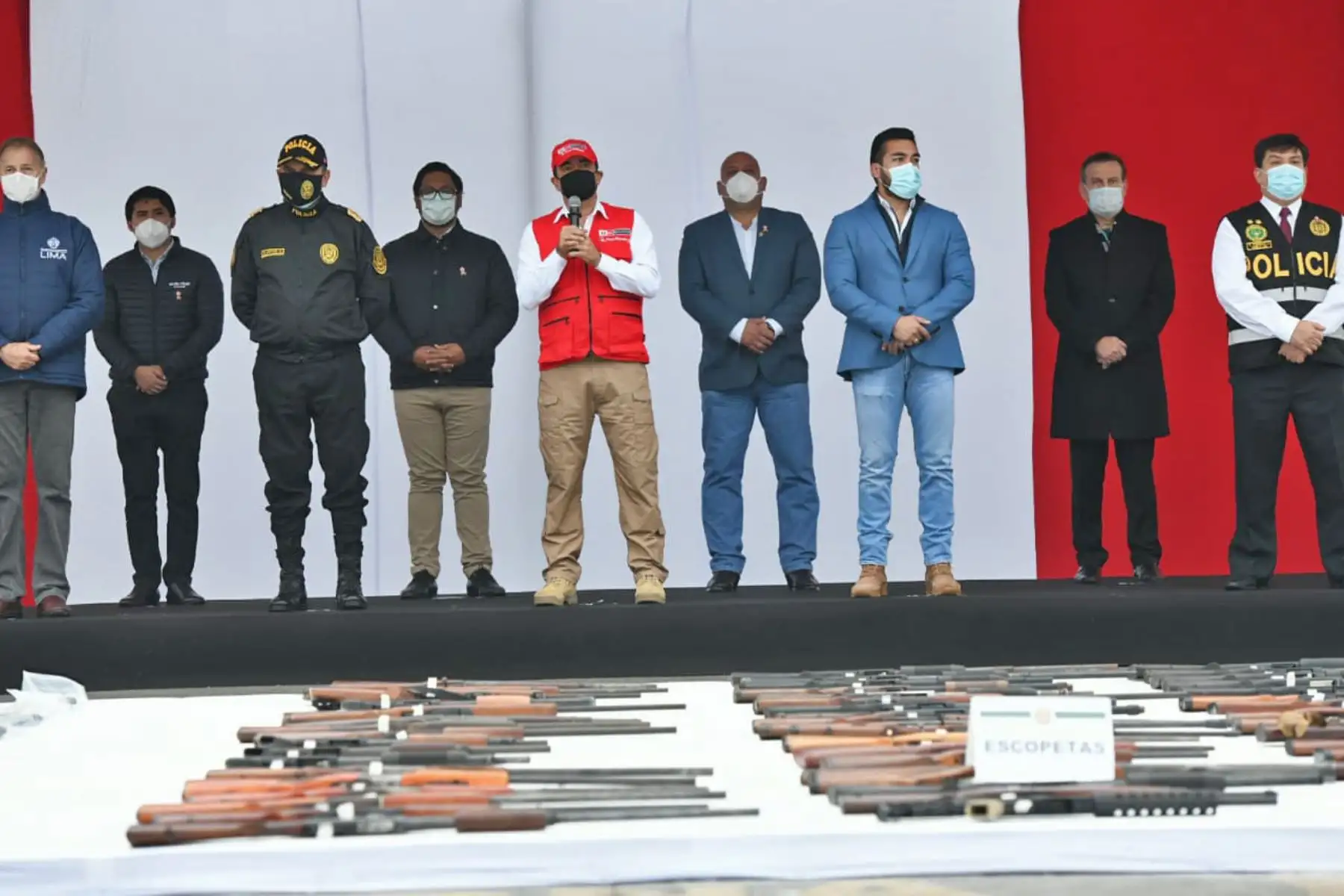 Ministerio del Interior presenta armas incautadas durante el estado de emergencia, producto de diversos operativos realizados por la Policía Nacional, dentro del Plan Operaciones “Fortaleza 2020". Foto: ANDINA/Mininter