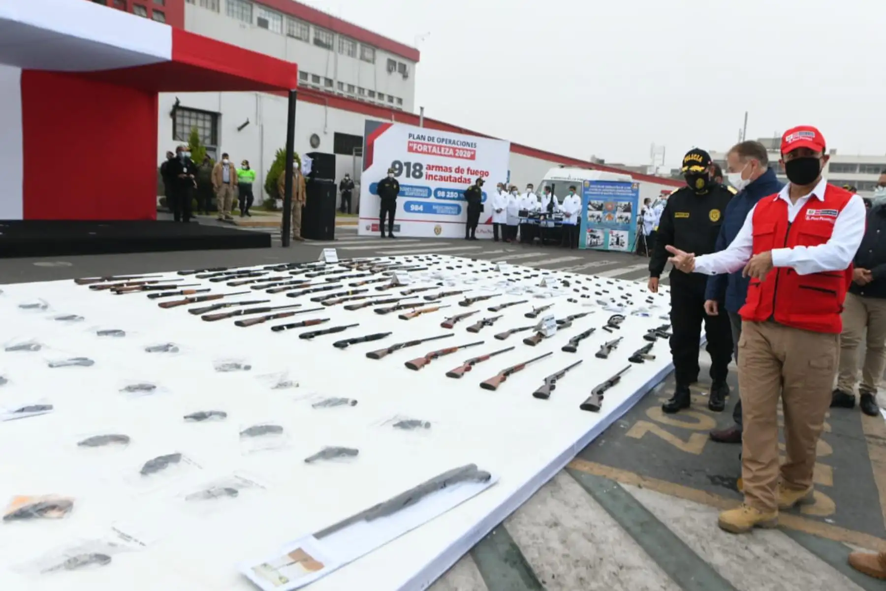 Ministerio del Interior presenta armas incautadas durante el estado de emergencia, producto de diversos operativos realizados por la Policía Nacional, dentro del Plan Operaciones “Fortaleza 2020". Foto: ANDINA/Mininter