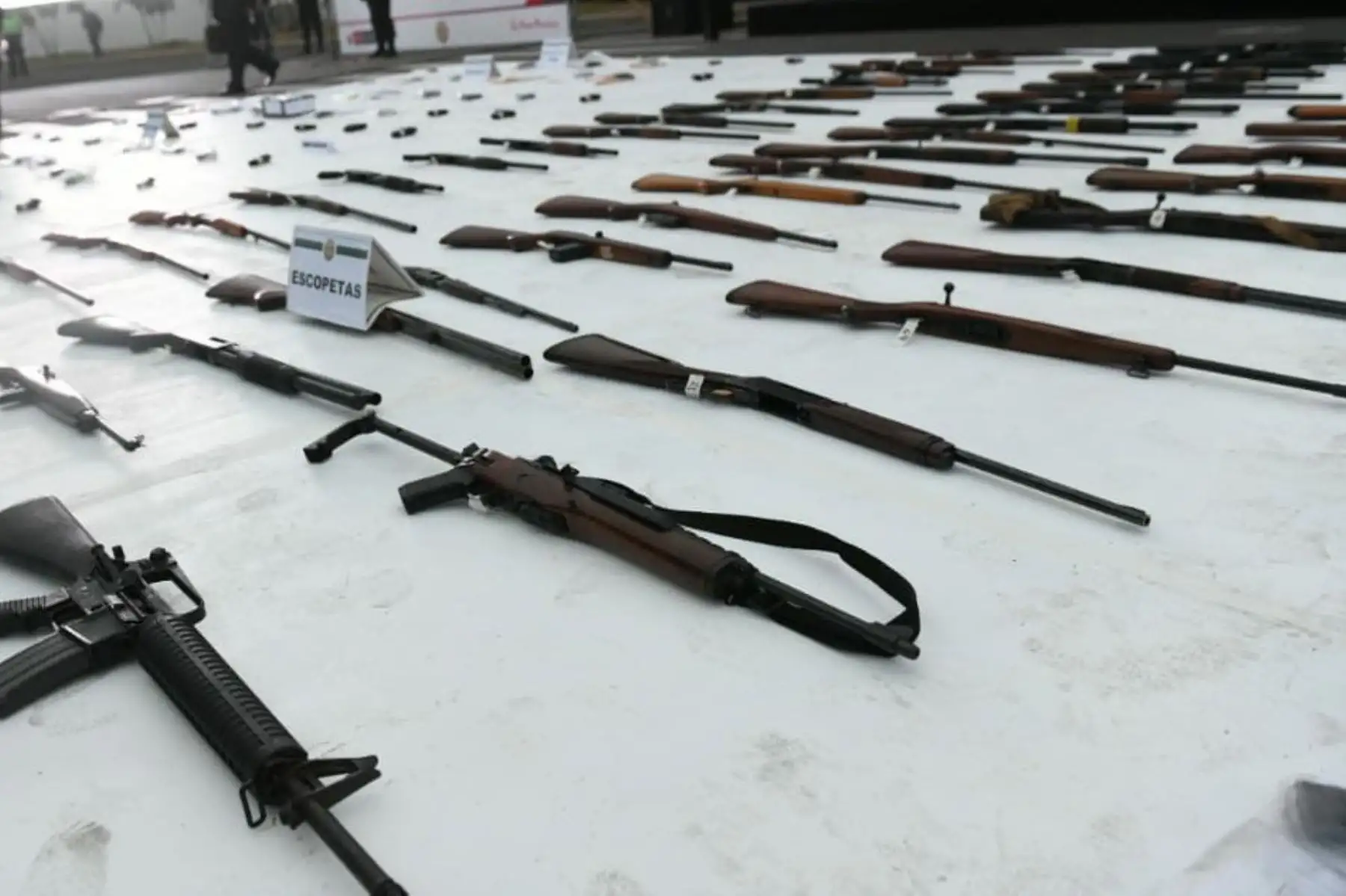 Ministerio del Interior presenta armas incautadas durante el estado de emergencia, producto de diversos operativos realizados por la Policía Nacional, dentro del Plan Operaciones “Fortaleza 2020". Foto: ANDINA/Mininter