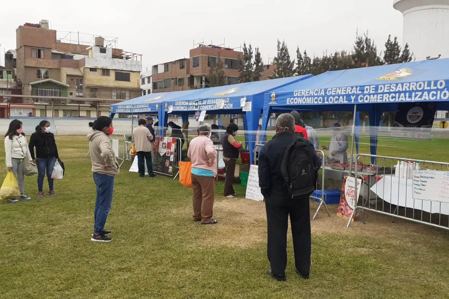 Municipalidad Provincial del Callao en coordinación con el ministerio de la Producción
 promueven las  " Ferias itinerantes chalacas " en todo el Callao para garantizar a  la población una compre  segura y respetando protocolos de bioseguridad.
Foto:   Municipalidad Provincial del Callao