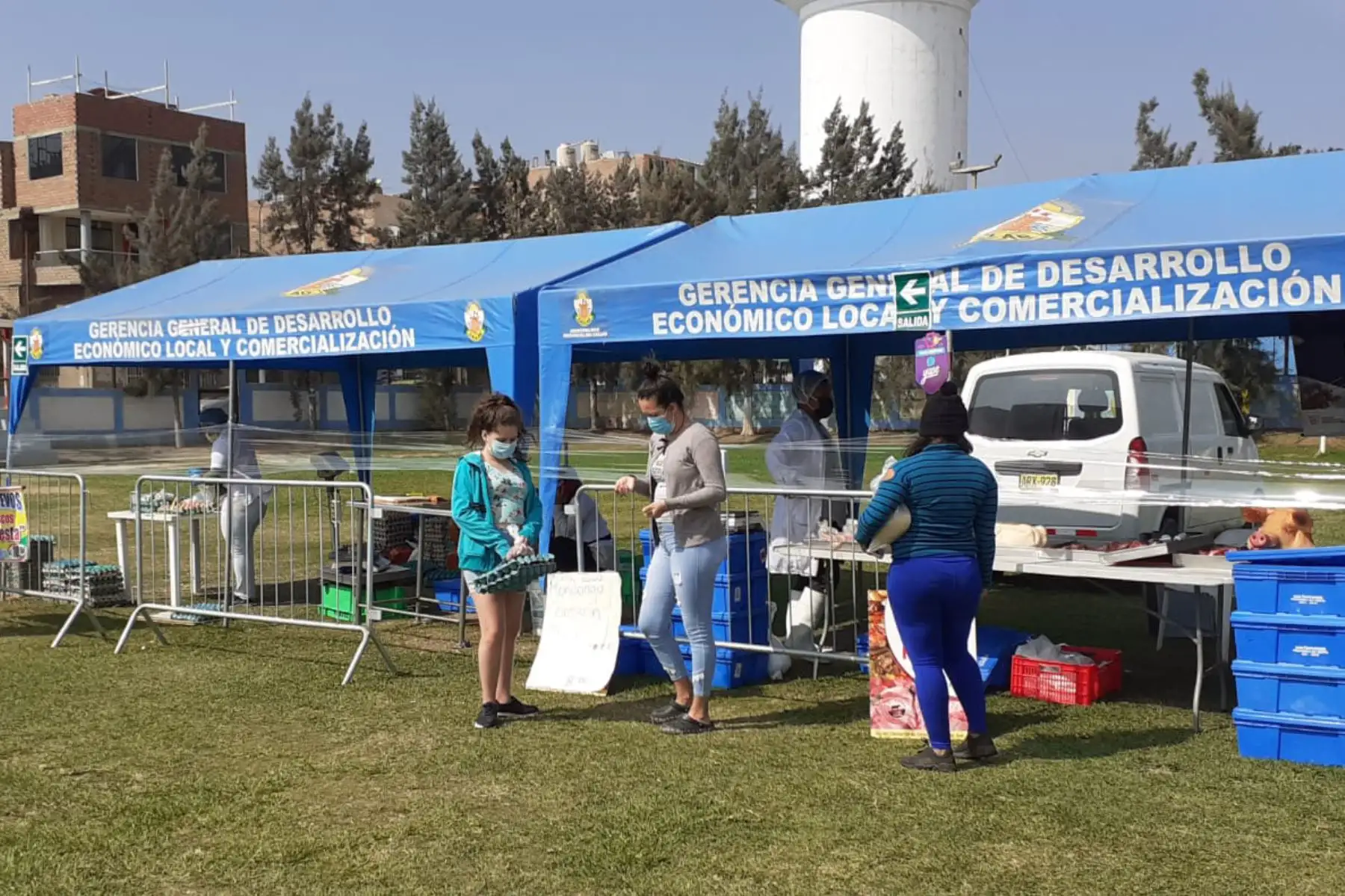 Municipalidad Provincial del Callao en coordinación con el ministerio de la Producción
 promueven las  " Ferias itinerantes chalacas " en todo el Callao para garantizar a  la población una compre  segura y respetando protocolos de bioseguridad.
Foto:   Municipalidad Provincial del Callao