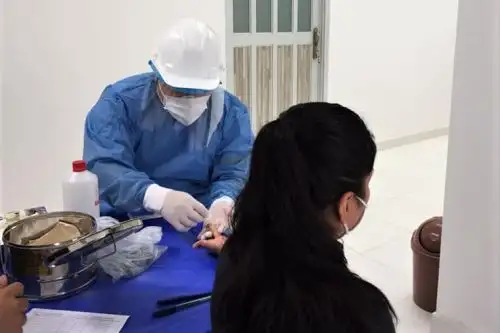 Trabajadores de un asilo de ancianos en Casma se somete a pruebas rápidas para descarte de covid-19.