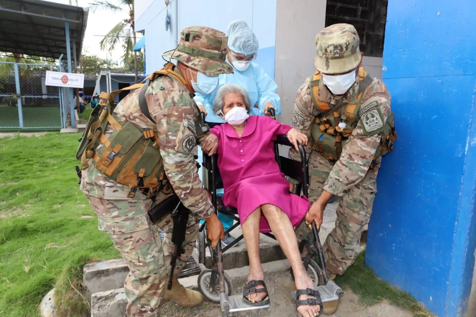 Fuerzas Armadas brinda ayuda humanitaria en Bagua Chica- Amazonas. Los pobladores recibieron atenciones médicas en ginecología, obstetricia, medicina interna y general, ecografía y pruebas de descarte covid-19.
Foto: FF.AA