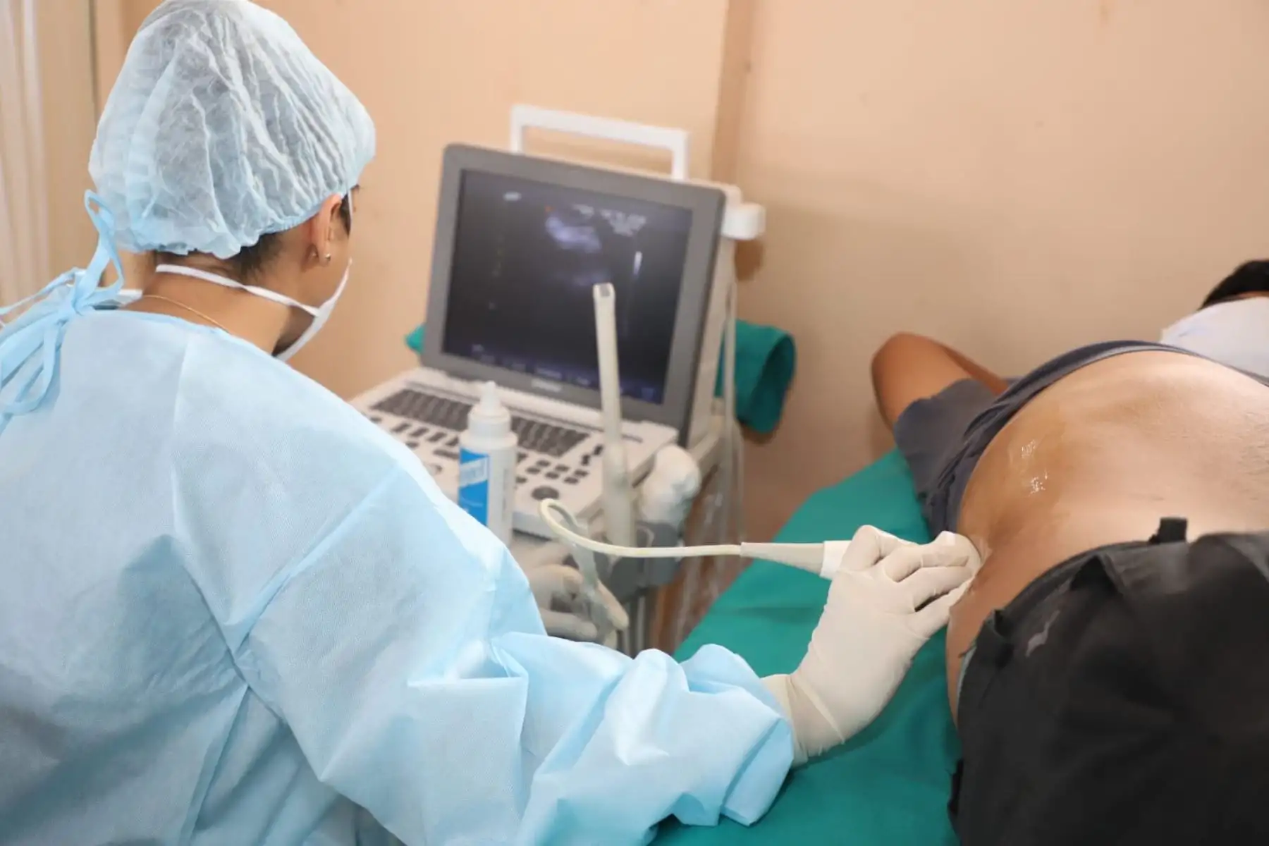 Fuerzas Armadas brinda ayuda humanitaria en Bagua Chica- Amazonas. Los pobladores recibieron atenciones médicas en ginecología, obstetricia, medicina interna y general, ecografía y pruebas de descarte covid-19.
Foto: FF.AA