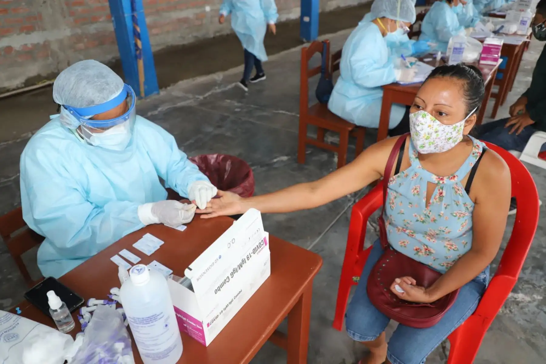 Fuerzas Armadas brinda ayuda humanitaria en Bagua Chica- Amazonas, sobre atenciones médicas en ginecología, obstetricia, medicina interna y general, ecografía y pruebas de descarte covid-19.
Foto: FF.AA
