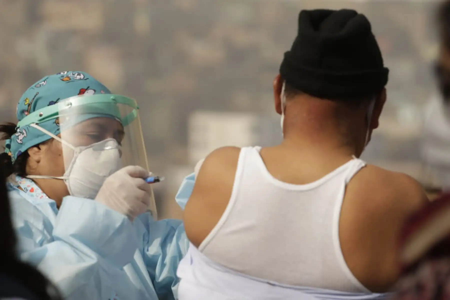 Ministerio de Salud , realiza visitas a comunidades con  cuatro unidades del “Vacuna Móvil” . En esta oportunidad  recorrieron diversas zonas de El Agustino brindando vacunación y atención primaria de salud a niños, gestantes y adultos. 
Foto: Minsa