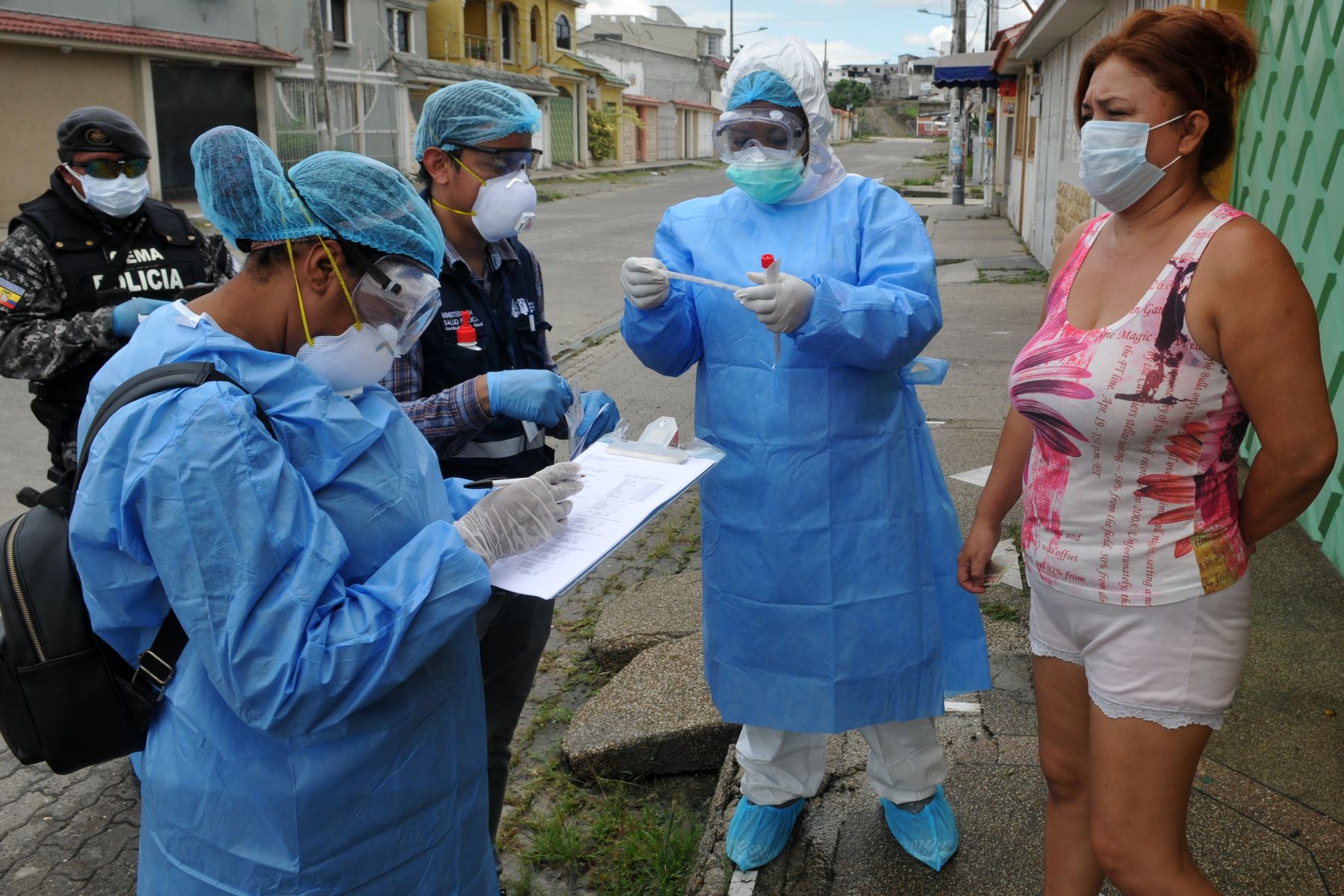 La capital ecuatoriana vive un pico de contagios por coronavirus y solo esta última semana, del 5 de julio al 12 de julio, se han registrado más de 1,500 nuevos casos. Foto: AFP