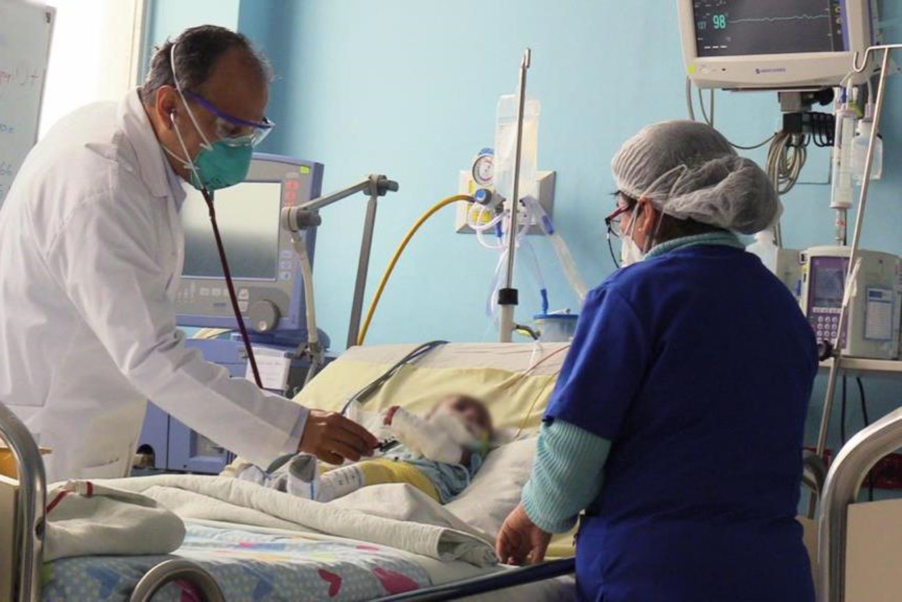 ¡Buena noticia! Operan con éxito a bebé que nació con sistema cardiovascular invertido. Foto: ANDINA/Difusión.