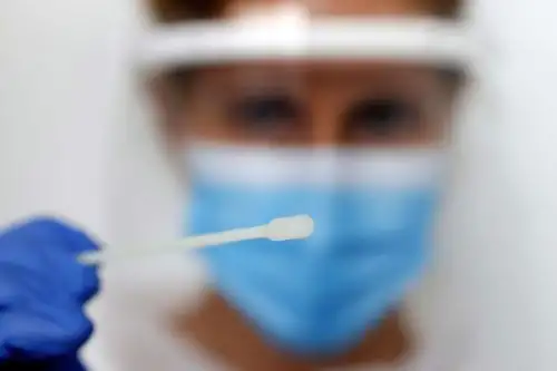 Según un comunicado distribuido este jueves, se trata del primer ensayo clínico de Fase 3 que realizará la Red de Ensayos de Prevención covid-19. Foto: EFE