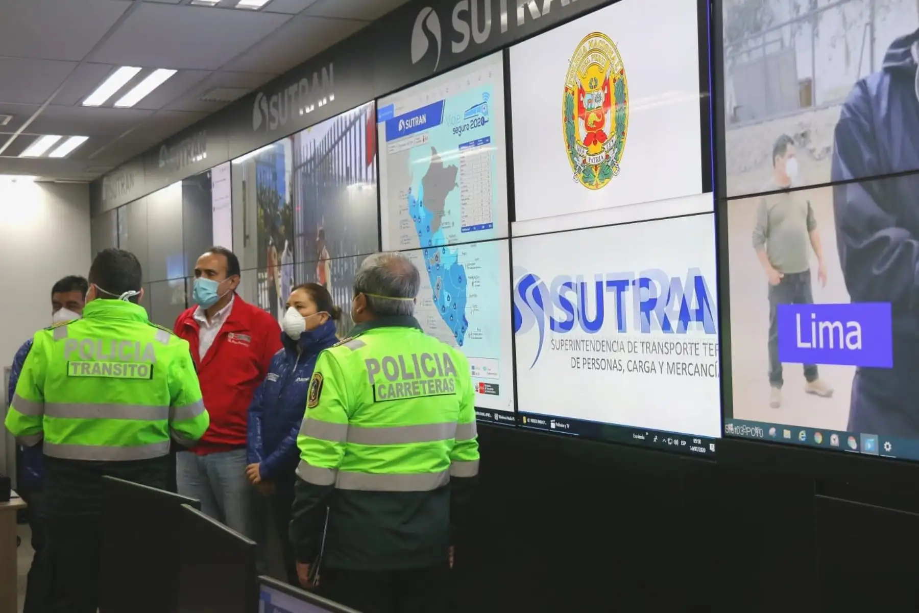 Sutran y la Policía Nacional trabajan juntos para que tengas un Viaje Seguro 2020. Viceministro de Transportes,  explicó desde el Centro de Gestión y Monitoreo de la Sutran cómo se vigilará la actividad en los terminales terrestres del país.
Foto:ANDINA/MTC.