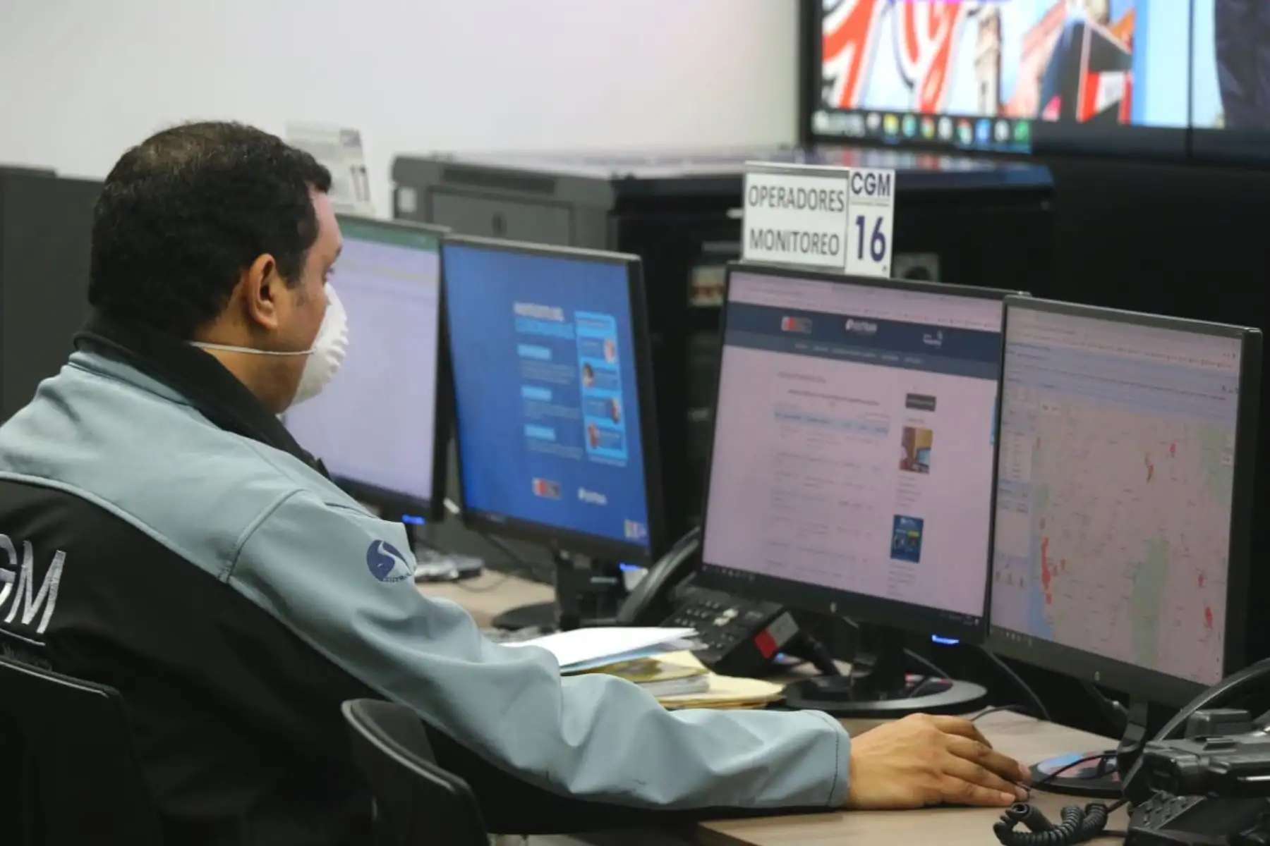 Sutran y la Policía Nacional trabajan juntos para que tengas un Viaje Seguro 2020. Viceministro de Transportes,  explicó desde el Centro de Gestión y Monitoreo de la Sutran cómo se vigilará la actividad en los terminales terrestres del país.
Foto:ANDINA/MTC.