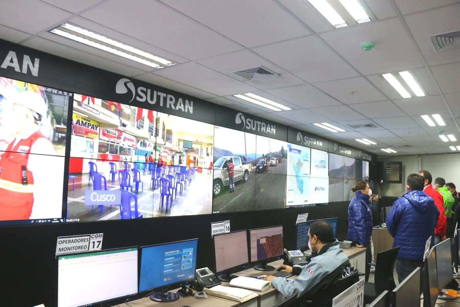 Sutran y la Policía Nacional trabajan juntos para que tengas un Viaje Seguro 2020. Viceministro de Transportes,  explicó desde el Centro de Gestión y Monitoreo de la Sutran cómo se vigilará la actividad en los terminales terrestres del país.
Foto:ANDINA/MTC.
