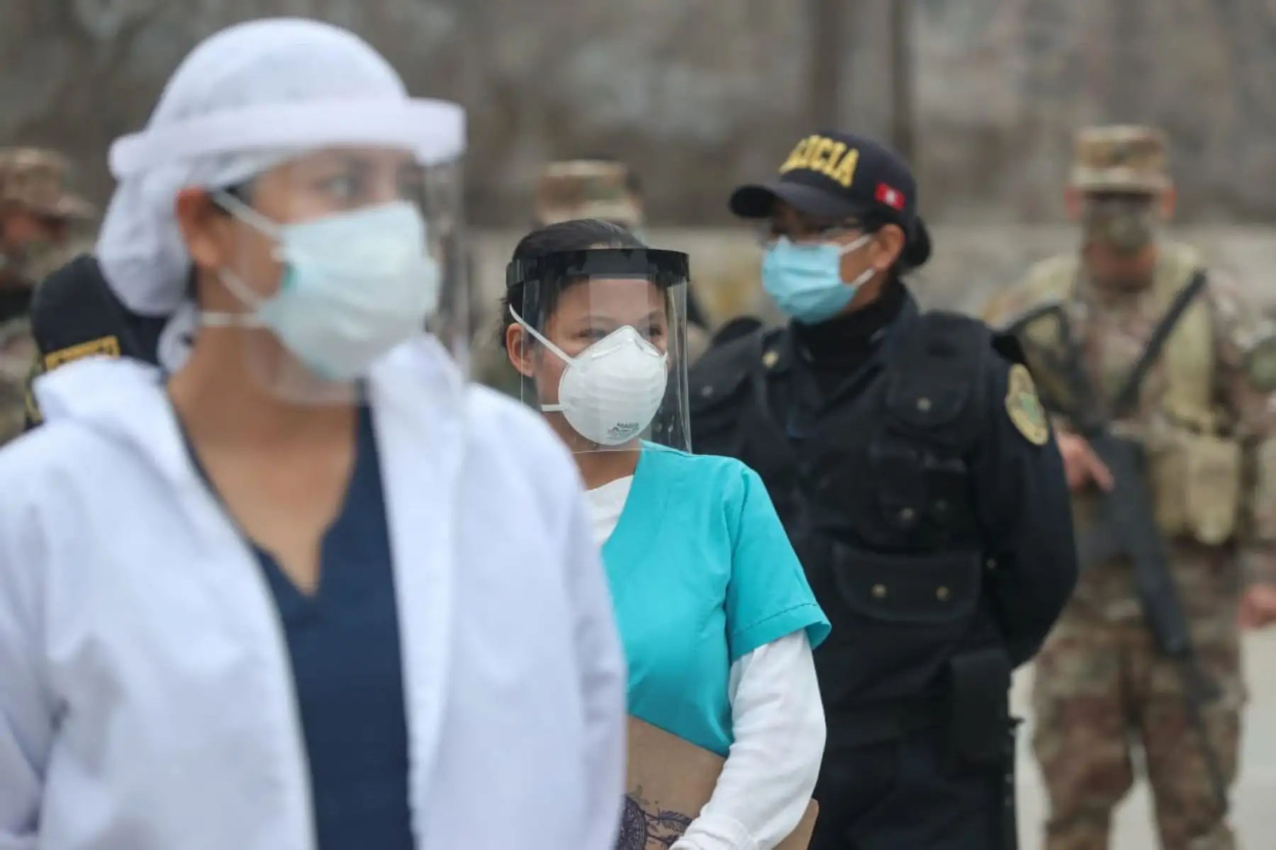 La operación TAYTA llega una vez más a Villa María del Triunfo. El ministro de Defensa, junto al alcalde del distrito y los directores de Midis y de la DIRIS Lima Sur  supervisa el despliegue de los equipos de respuesta rápida en el A.H. Inca Pachacútec. 
Foto:ANDINA/@MindefPeru.