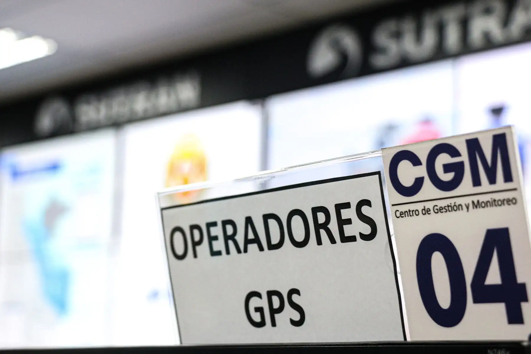 Viceministro de Trasnportes Carlos Estremadoyro detalló los nuevos protocolos que se deberán cumplir, desde este miércoles 15 de julio, las unidades de transporte que realicen viajes interprovinciales en las 17 regiones del país autorizadas. Desde el Centro de Gestión y Monitoreo de la Sutran se explicó cómo se vigilará la actividad en los terminales terrestres del país.
Foto:ANDINA/MTC.