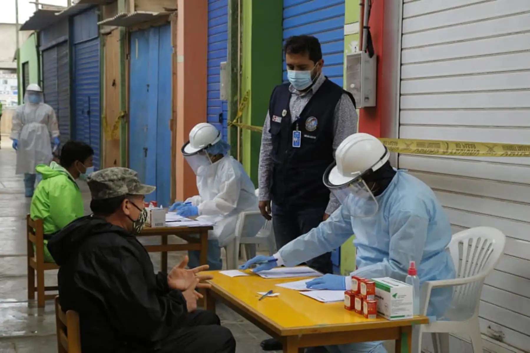 En nuevo tamizaje realizado por la Dirección Regional de Salud hallan 86 casos positivos en mercado La Perla de Chimbote, en Áncash. ANDINA/Difusión