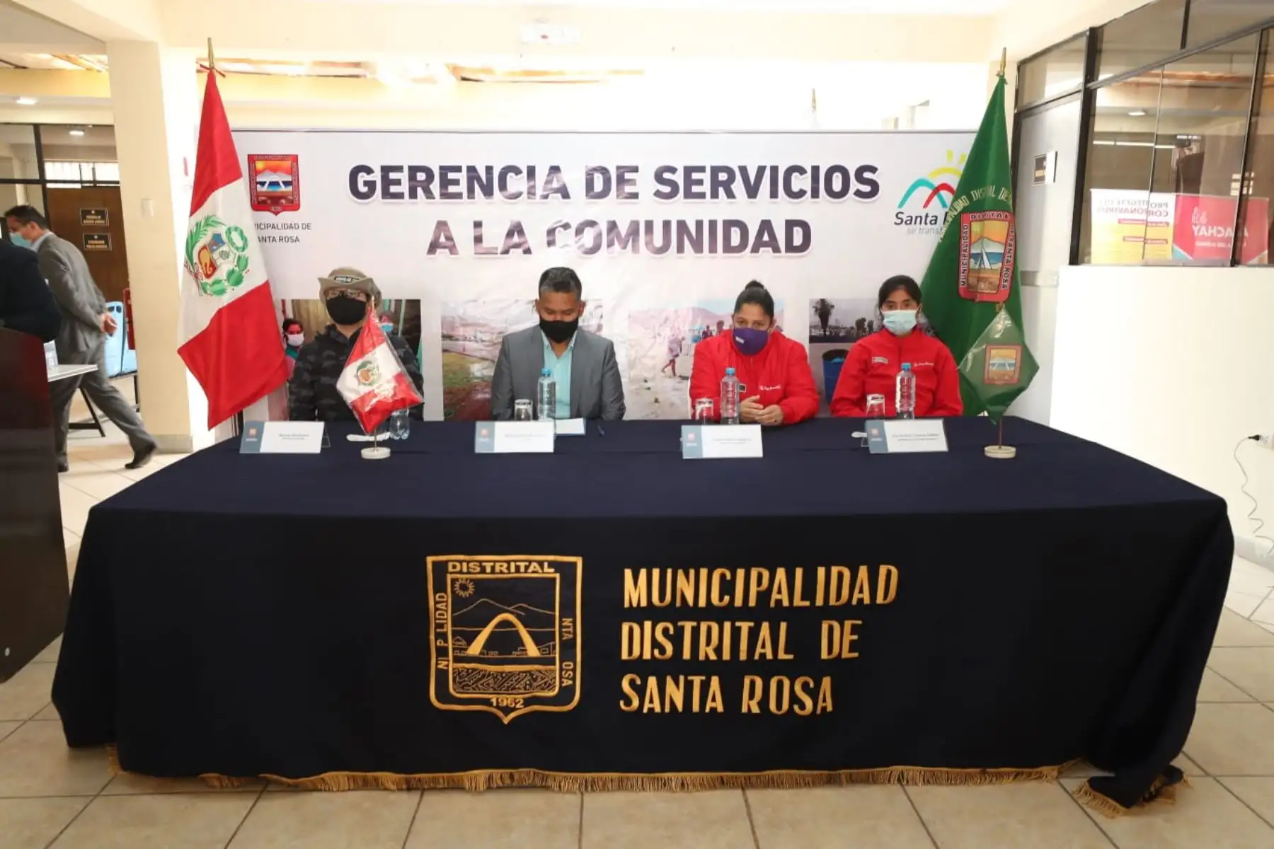 Ministra de Ambiente, Fabiola Muñoz, supervisó planta de reciclaje tras su reinicio en el distrito de Santa Rosa. La acompañan la viceministra Lies Linares, el ingeniero Marino Morikawa y alcalde de Santa Rosa, Alan Carrasco. Se realizó una verificación del cumplimiento de los protocolos de seguridad de peligro y salubridad. Foto: ANDINA/Minam