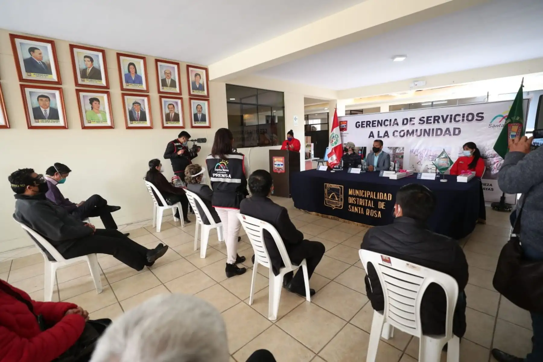 Ministra de Ambiente, Fabiola Muñoz, supervisó planta de reciclaje tras su reinicio en el distrito de Santa Rosa. La acompañan la viceministra Lies Linares, el ingeniero Marino Morikawa y alcalde de Santa Rosa, Alan Carrasco. Se realizó una verificación del cumplimiento de los protocolos de seguridad de peligro y salubridad. Foto: ANDINA/Minam