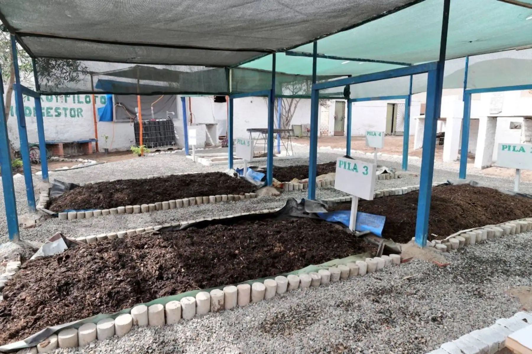 En la visita también se hizo un recorrido por las instalaciones de la planta de #reciclajeSímbolo universal de reciclaje, en donde el representante de municipalidad explicó el proceso de valorización de los residuos inorgánicos. Foto: ANDINA/Minam