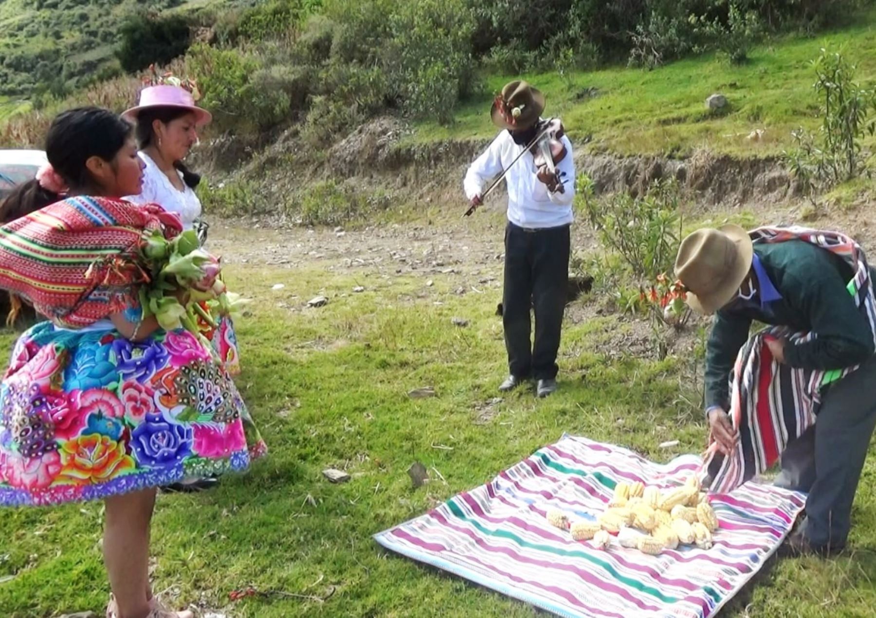 Conoce Pichos, el pueblo de Huancavelica que prefirió alimentarse solo de maíz para evitar contagios de covid-19 en este distrito. ANDINA/Difusión