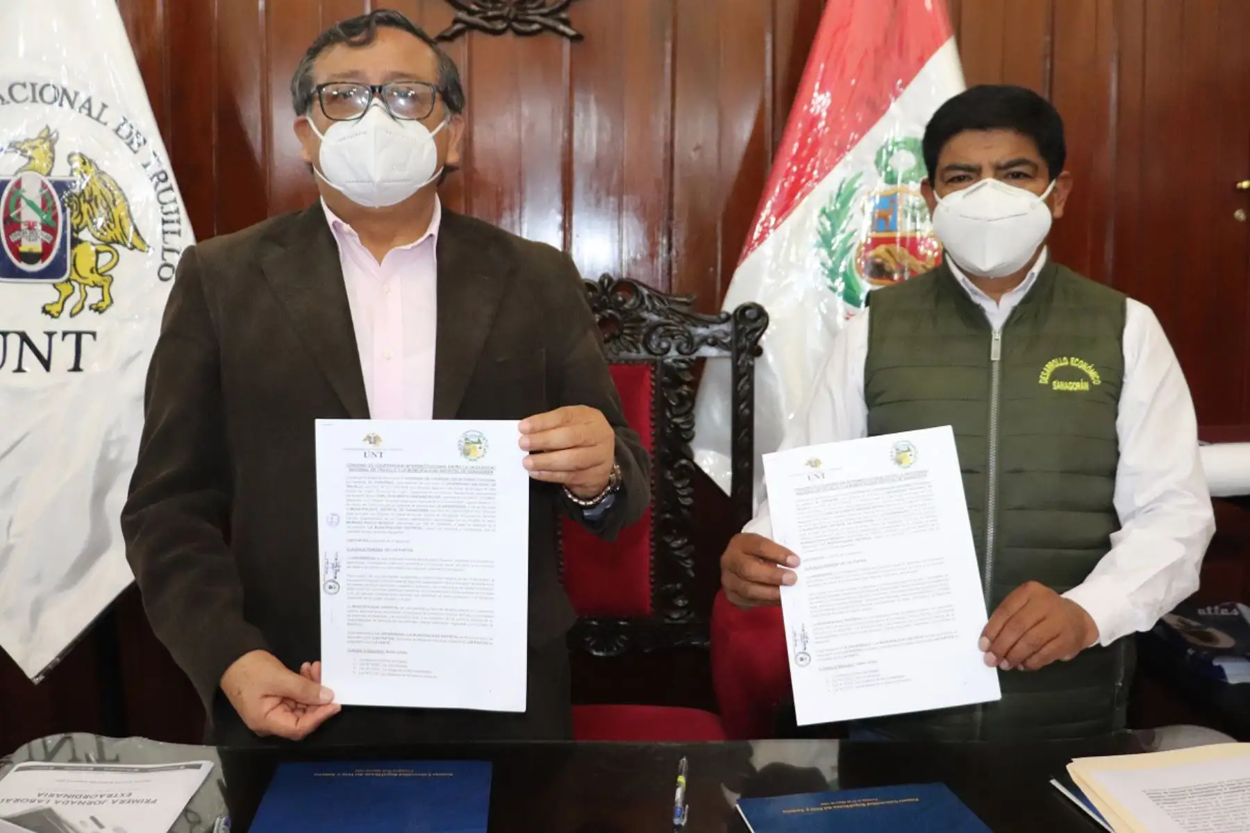 La Universidad Nacional de Trujillo y alcaldes suscribieron alianza para producir ivermectina, jabón líquido y lejía. Foto: ANDINA/Difusión