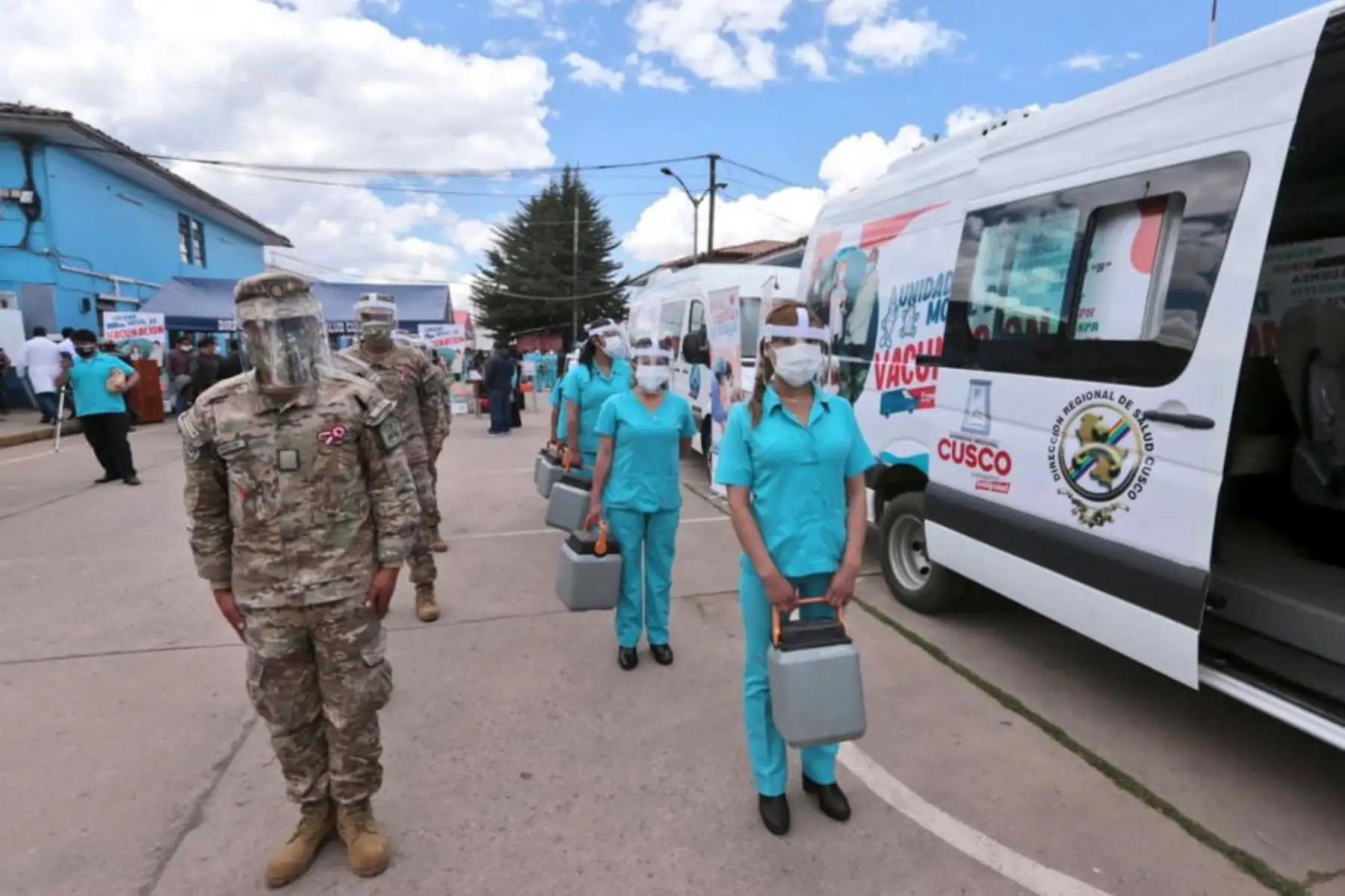 El Minsa y la Diresa Cusco lanzan la actividad  “Vacuna Móvil Regional", compuesto por unidades móviles de vacunación que trasladarán a las brigadas para inmunizar a la población que habita en lugares alejados.
Foto: Minsa