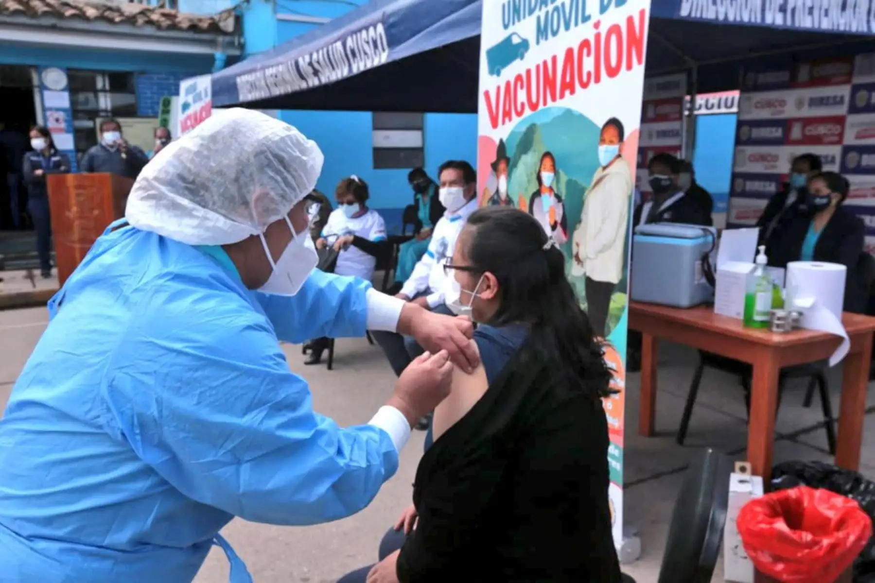 El Minsa y la Diresa Cusco lanzan la actividad  “Vacuna Móvil Regional", compuesto por unidades móviles de vacunación que trasladarán a las brigadas para inmunizar a la población que habita en lugares alejados.
Foto: Minsa