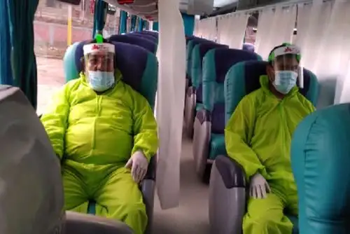 Evitar conversar durante el viaje mejora la prevención del contagio de covid-19 en los viajes interprovinciales. ANDINA/Difusión