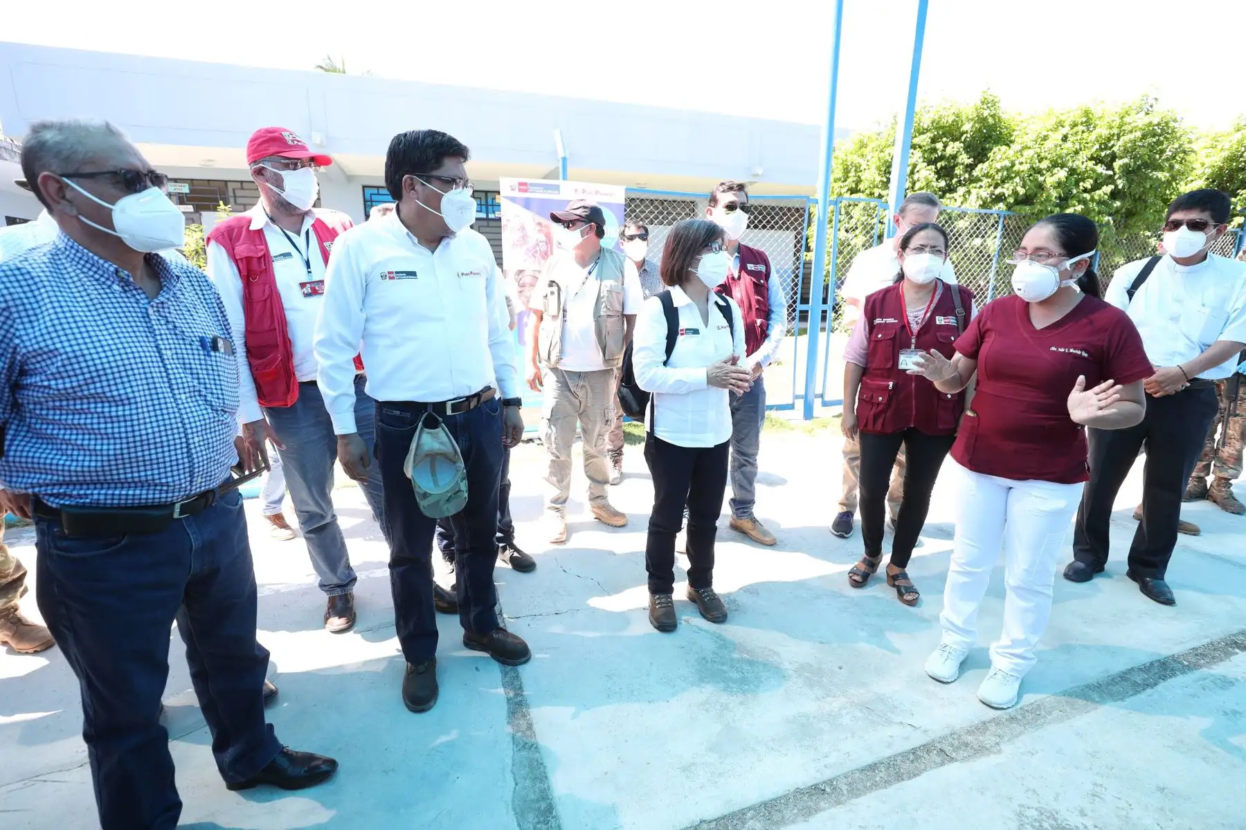 Como parte de la Acción Cívica que se realiza en la región Amazonas, el premier Vicente Zeballos visita el coliseo del Colegio Inmaculada de Bagua y constata la atención que recibe la población por parte del personal de salud y equipo multisectorial del Estado.
Foto: PCM