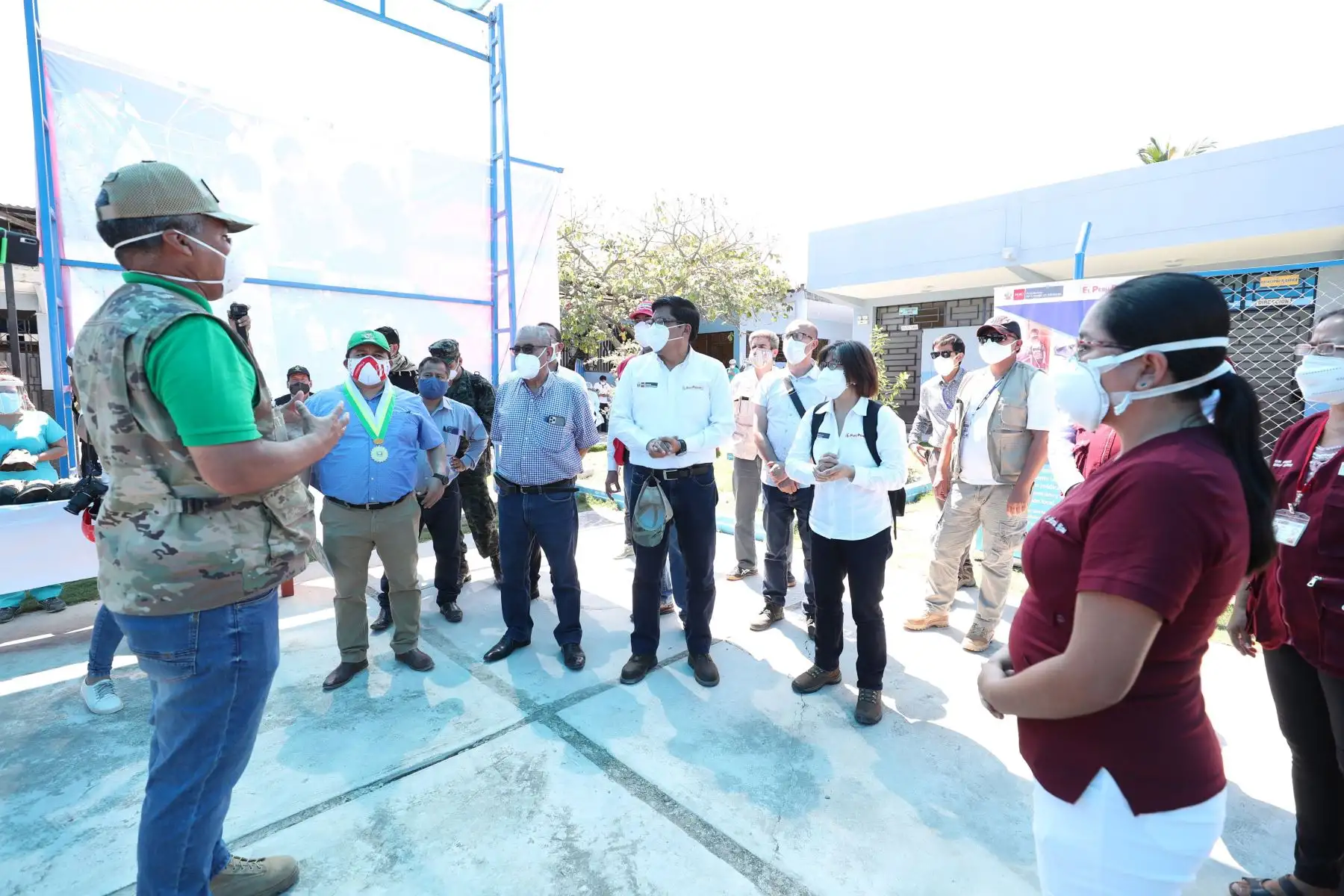 Como parte de la Acción Cívica que se realiza en la región Amazonas, el premier Vicente Zeballos visita el coliseo del Colegio Inmaculada de Bagua y constata la atención que recibe la población por parte del personal de salud y equipo multisectorial del Estado.
Foto: PCM