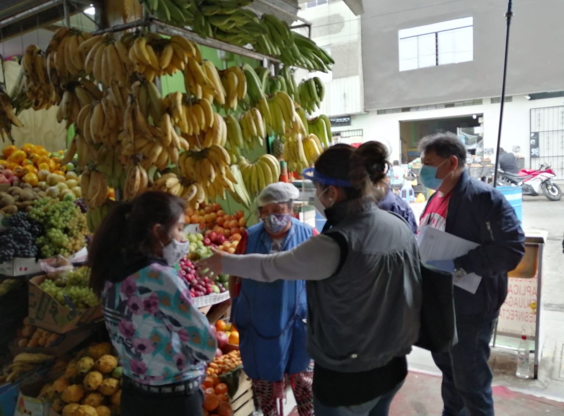 Los mercados de la ciudad de Trujillo no atenderán los domingos para ejecutar labores de desinfección de los locales y reducir el riesgo de contagio, anunció la municipalidad provincial. ANDINA/Difusión