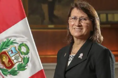 “Decidir una cuarentena es una decisión compleja. Esto lo vamos a arreglar todos los ciudadanos con nuestra responsabilidad”, sostiene la ministra de Salud, Pilar Mazzetti. Foto: ANDINA/Prensa Presidencia