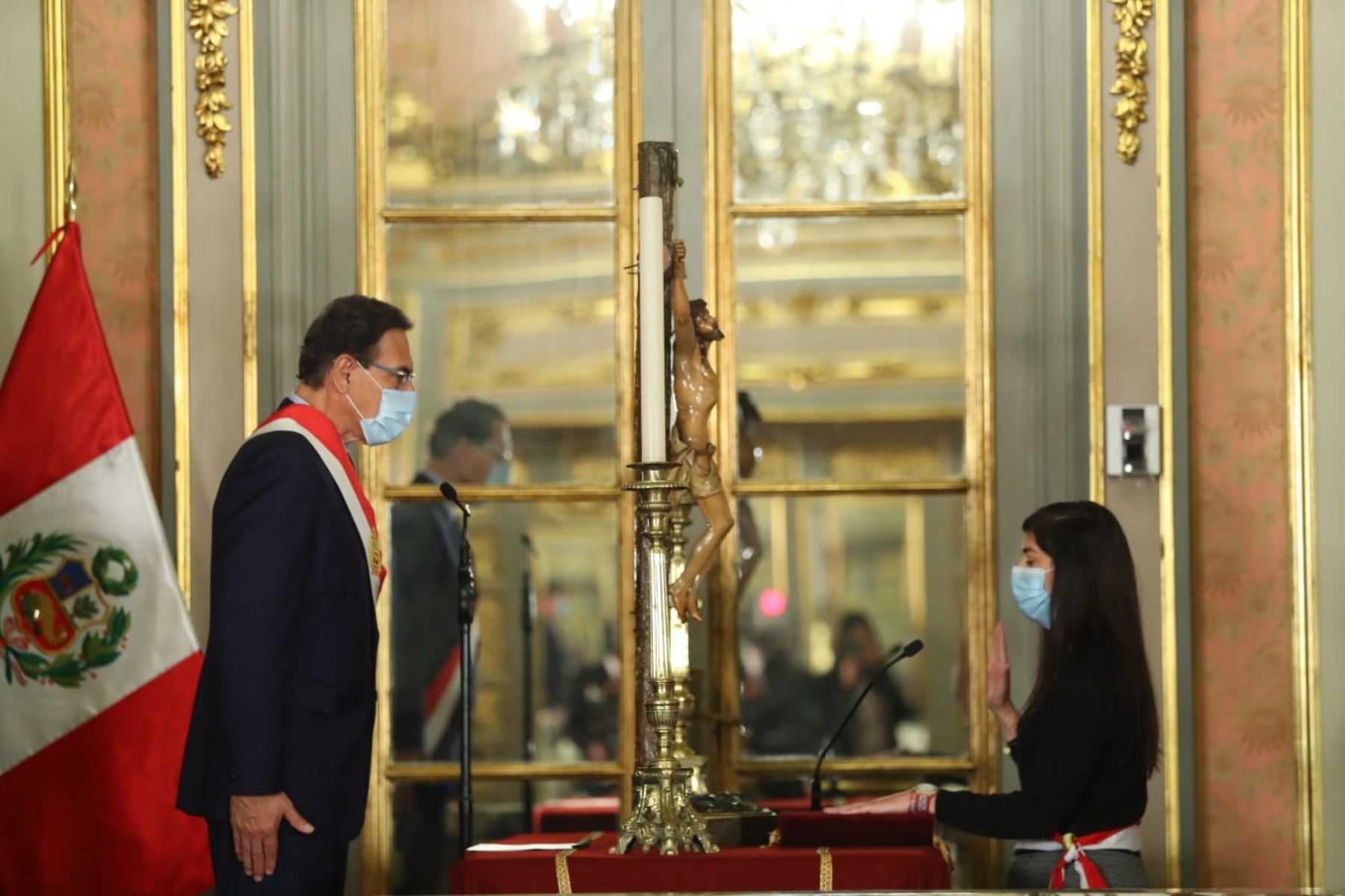 El presidente Martín Vizcarra toma juramento a María Antonieta Alva como ministra de Economía y Finanzas. Foto: ANDINA/ Prensa Presidencia