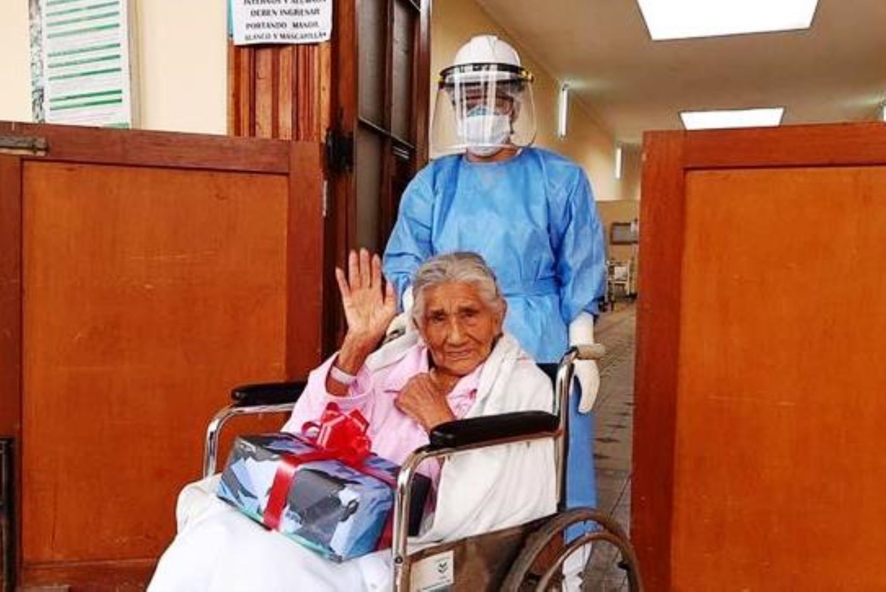 ¡Guerrera! Mujer de 91 años venció la covid-19 en el hospital Dos de Mayo. Foto: ANDINA/Difusión.