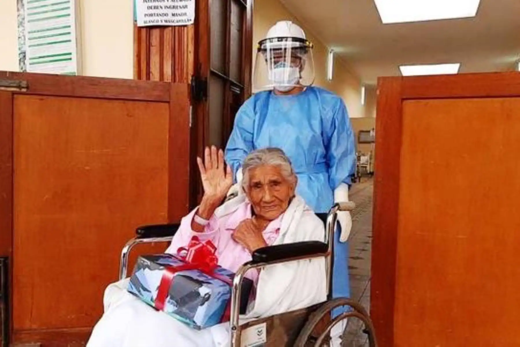 ¡Guerrera! Mujer de 91 años venció la covid-19 en el hospital Dos de Mayo. Foto: ANDINA/Difusión.