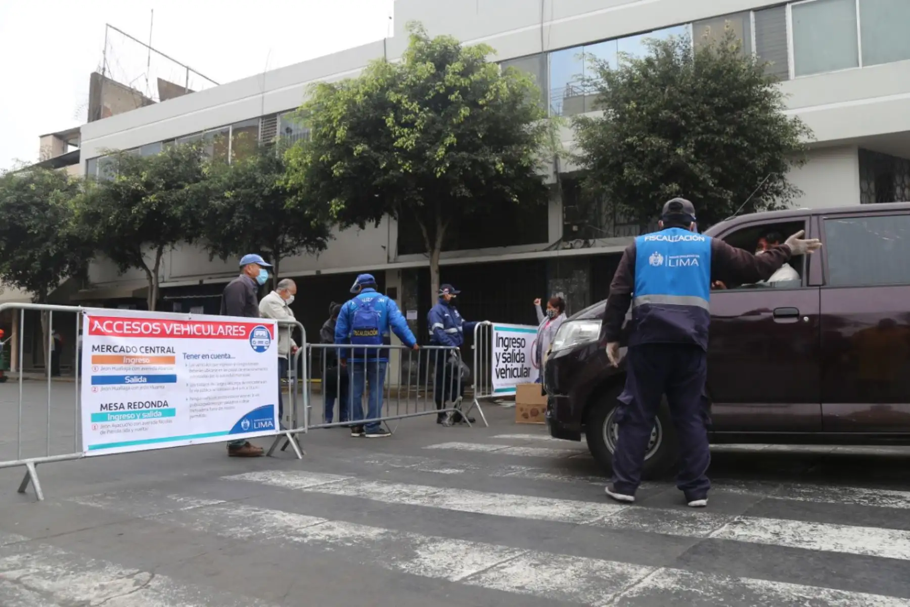 Para los vehículos también habrá nuevos accesos a esta zona comercial. Ahora podrán ingresar y salir por las intersecciones del jirón Huanta con los jirones Santa Rosa y Cusco. Los autos deberán ubicarse en las playas de estacionamiento autorizadas por la autoridad municipal. ANDINA/Municipalidad de Lima