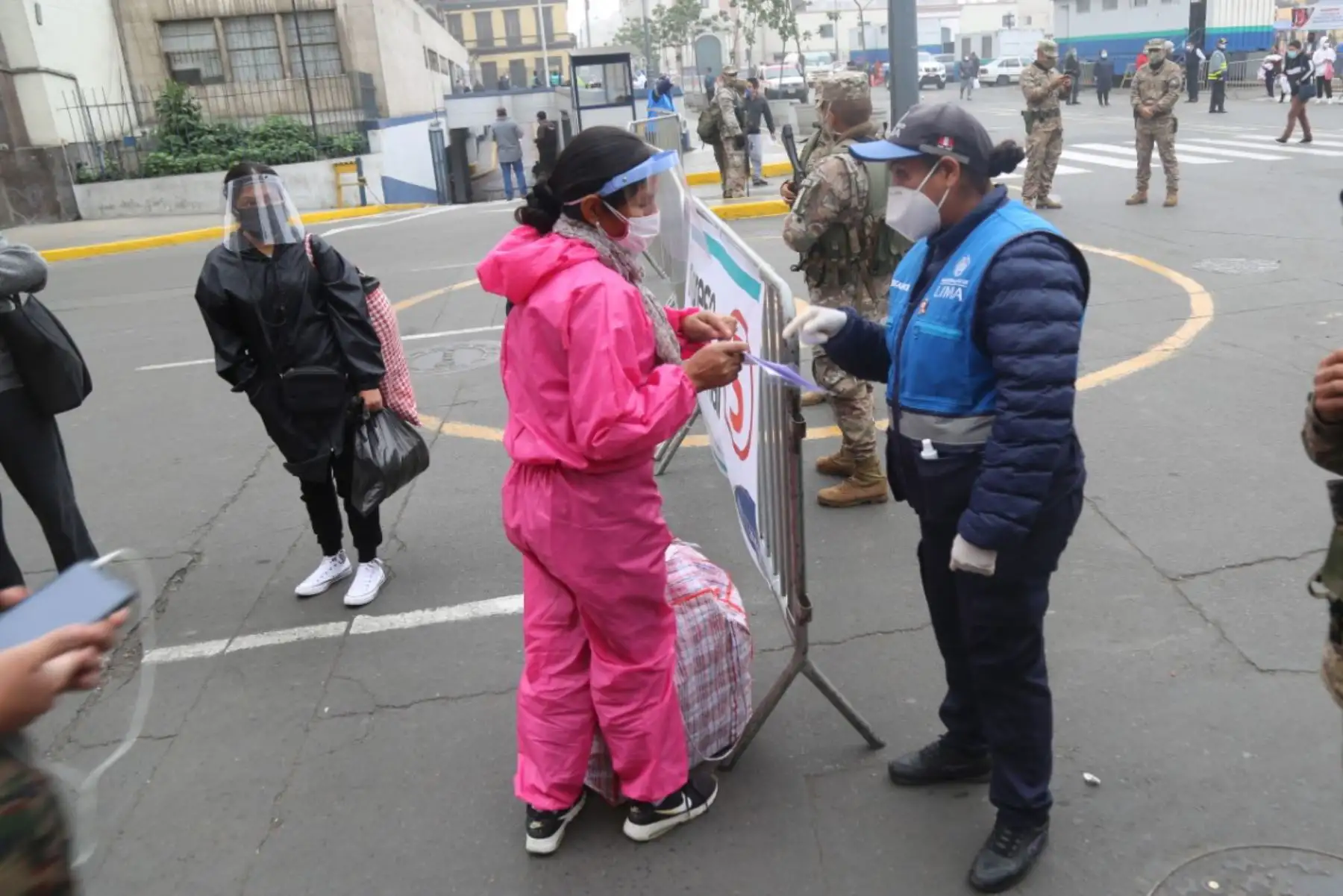 Las personas que vayan al Mercado Central, Mesa Redonda y el Triángulo de Grau ahora podrán ingresar por estas calles: cruces de los jirones Huallaga con Paruro, Huanta con Puno, Andahuaylas con la Av. Nicolás de Piérola y Montevideo con la Av. Abancay. ANDINA/Municipalidad de Lima