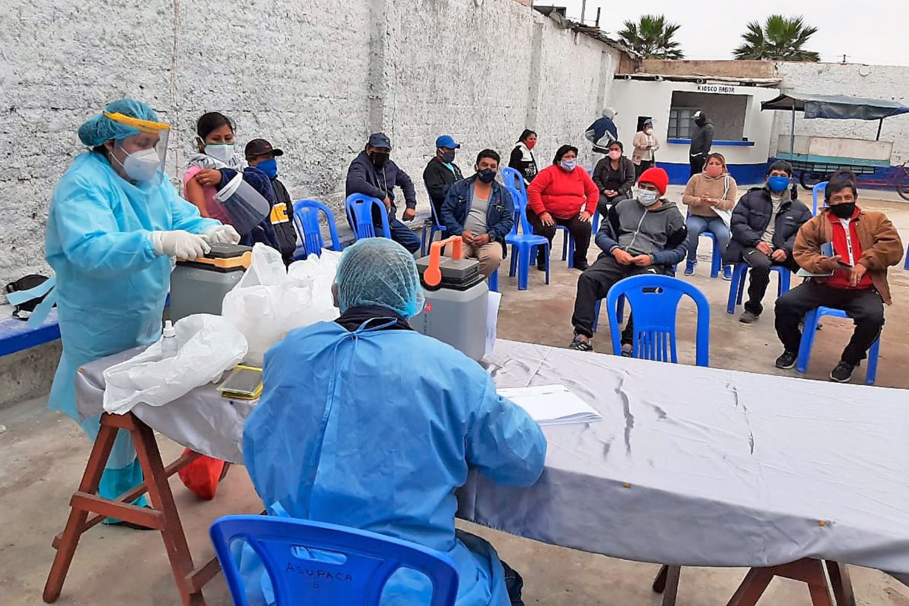 Pescadores artesanales de Cerro Azul pasan por prueba rápida para el descarte de coronavirus. Foto: ANDINA/Difusión.