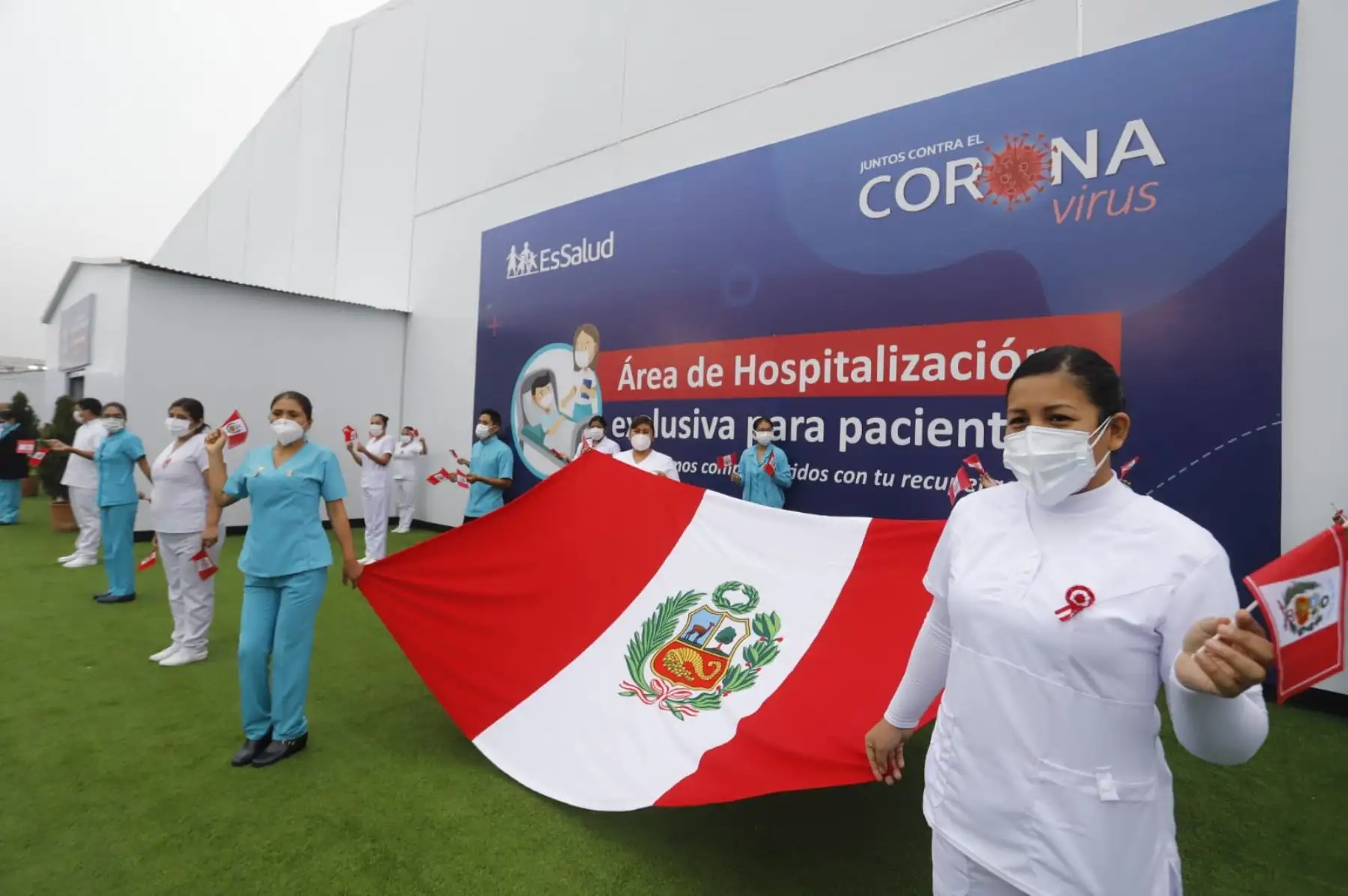 El presidente de la República, Martín Vizcarra, visita e inaugurará la nueva Villa EsSalud San Juan de Lurigancho, destinada para la atención de pacientes Covid-19. .Foto: ANDINA/Prensa Presidencia El presidente de la República, Martín Vizcarra, visita e inaugurará la nueva Villa EsSalud San Juan de Lurigancho, destinada para la atención de pacientes Covid-19. .Foto: ANDINA/Prensa Presidencia