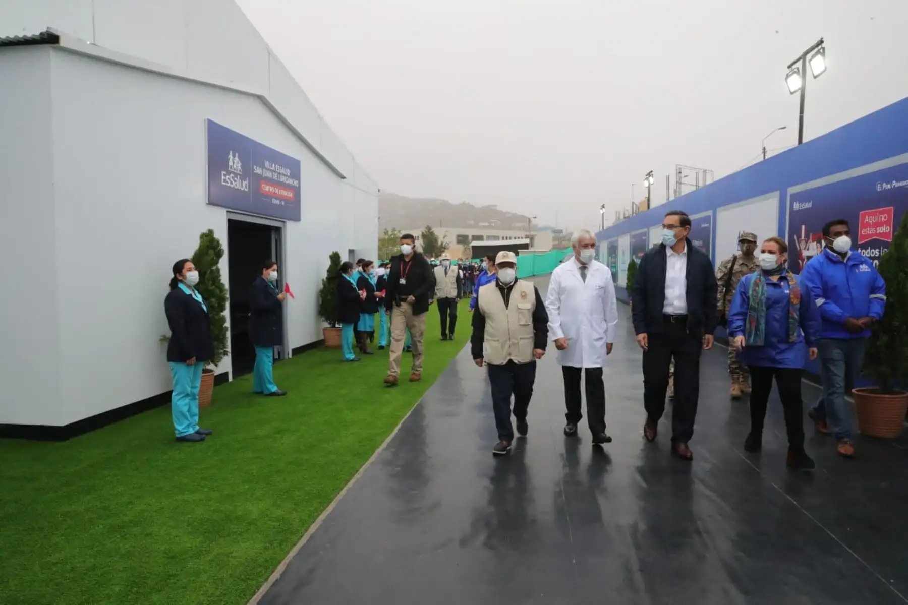 El presidente de la República, Martín Vizcarra, visita e inaugurará la nueva Villa EsSalud San Juan de Lurigancho, destinada para la atención de pacientes Covid-19. .Foto: ANDINA/Prensa Presidencia El presidente de la República, Martín Vizcarra, visita e inaugurará la nueva Villa EsSalud San Juan de Lurigancho, destinada para la atención de pacientes Covid-19. .Foto: ANDINA/Prensa Presidencia