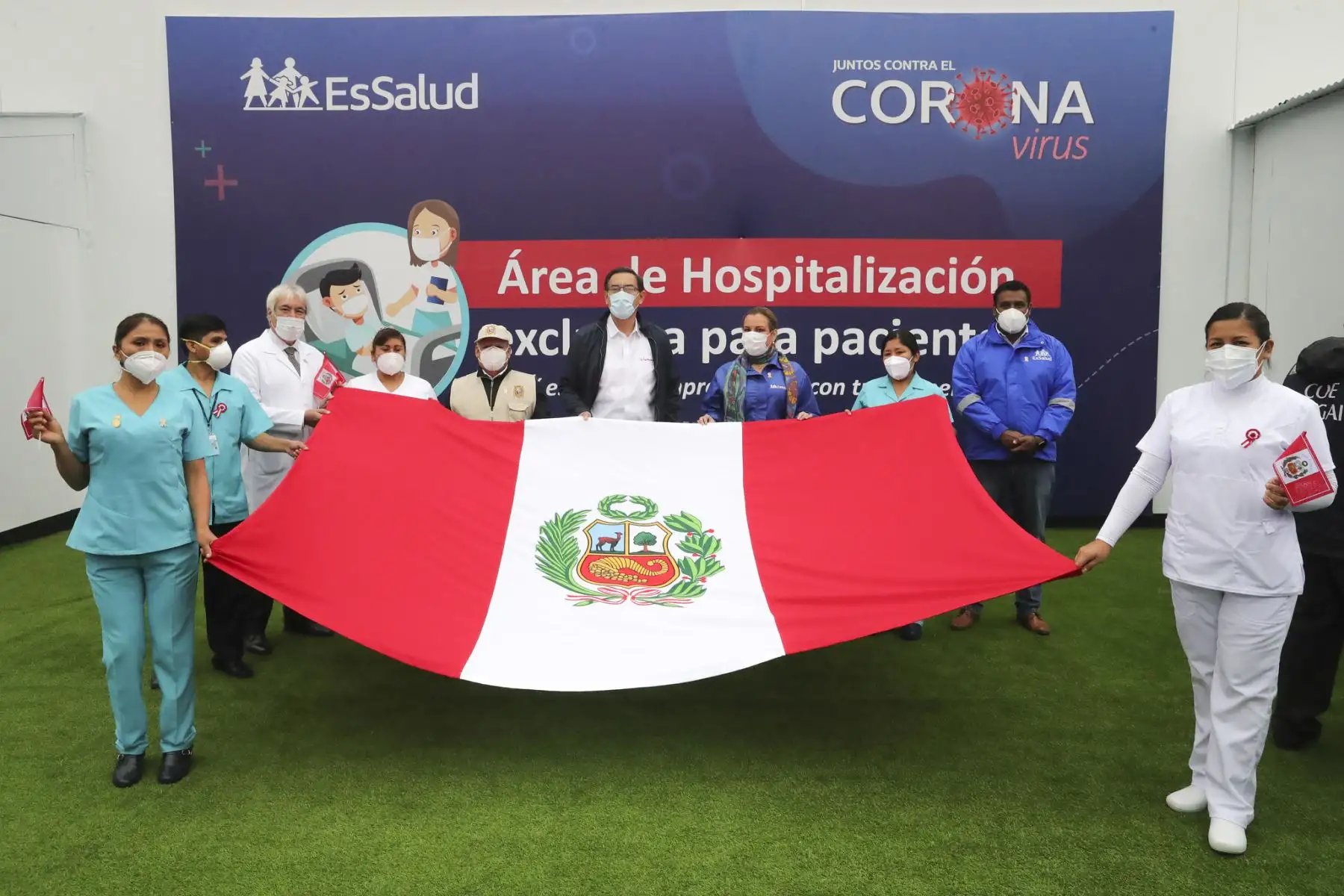 El presidente de la República, Martín Vizcarra, visitó e inauguró la nueva Villa EsSalud San Juan de Lurigancho, destinada para la atención de pacientes Covid-19.
Foto: Presidencia El presidente de la República, Martín Vizcarra, visitó e inauguró la nueva Villa EsSalud San Juan de Lurigancho, destinada para la atención de pacientes Covid-19.
Foto: Presidencia