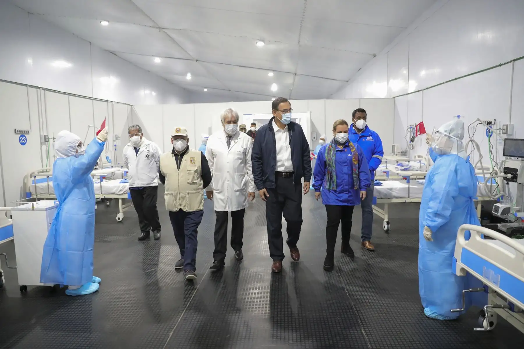 El presidente de la República, Martín Vizcarra, visitó e inauguró la nueva Villa EsSalud San Juan de Lurigancho, destinada para la atención de pacientes Covid-19.
Foto: Presidencia El presidente de la República, Martín Vizcarra, visitó e inauguró la nueva Villa EsSalud San Juan de Lurigancho, destinada para la atención de pacientes Covid-19.
Foto: Presidencia