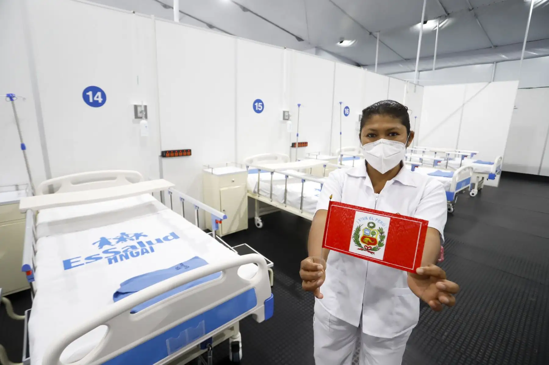 El presidente de la República, Martín Vizcarra, visitó e inauguró la nueva Villa EsSalud San Juan de Lurigancho, destinada para la atención de pacientes Covid-19.
Foto: Presidencia El presidente de la República, Martín Vizcarra, visitó e inauguró la nueva Villa EsSalud San Juan de Lurigancho, destinada para la atención de pacientes Covid-19.
Foto: Presidencia