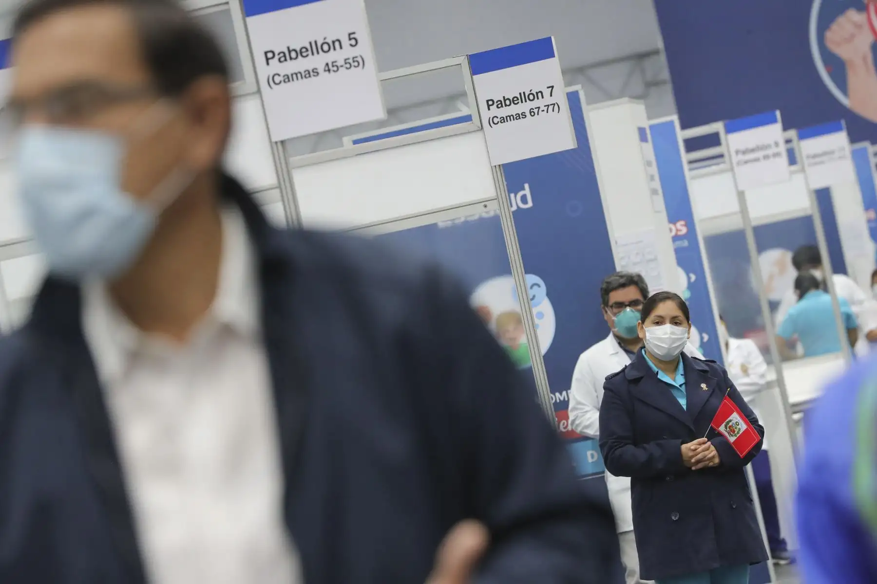 El presidente de la República, Martín Vizcarra, visitó e inauguró la nueva Villa EsSalud San Juan de Lurigancho, destinada para la atención de pacientes Covid-19.
Foto: Presidencia El presidente de la República, Martín Vizcarra, visitó e inauguró la nueva Villa EsSalud San Juan de Lurigancho, destinada para la atención de pacientes Covid-19.
Foto: Presidencia