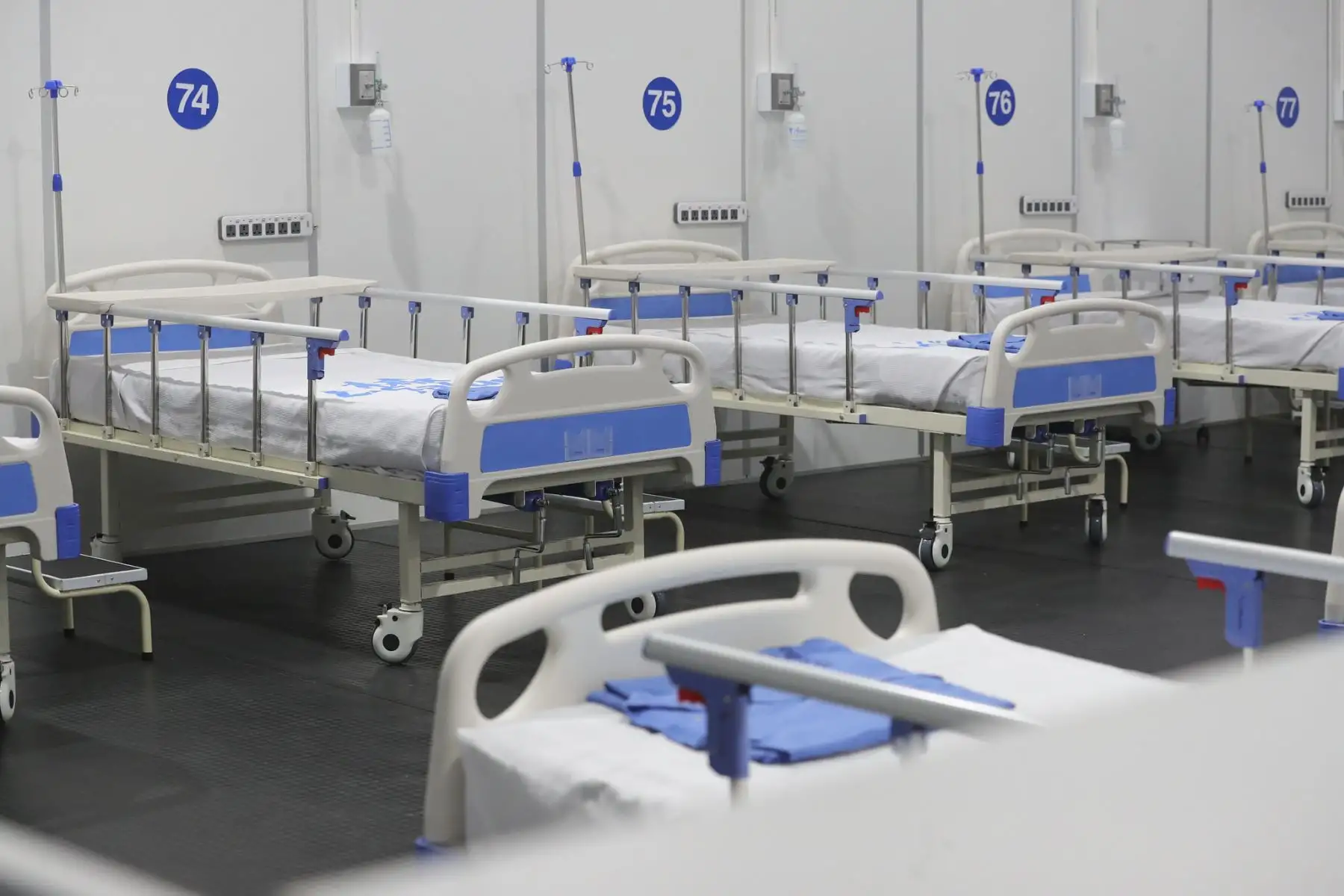 El presidente de la República, Martín Vizcarra, visitó e inauguró la nueva Villa EsSalud San Juan de Lurigancho, destinada para la atención de pacientes Covid-19.
Foto: Presidencia El presidente de la República, Martín Vizcarra, visitó e inauguró la nueva Villa EsSalud San Juan de Lurigancho, destinada para la atención de pacientes Covid-19.
Foto: Presidencia