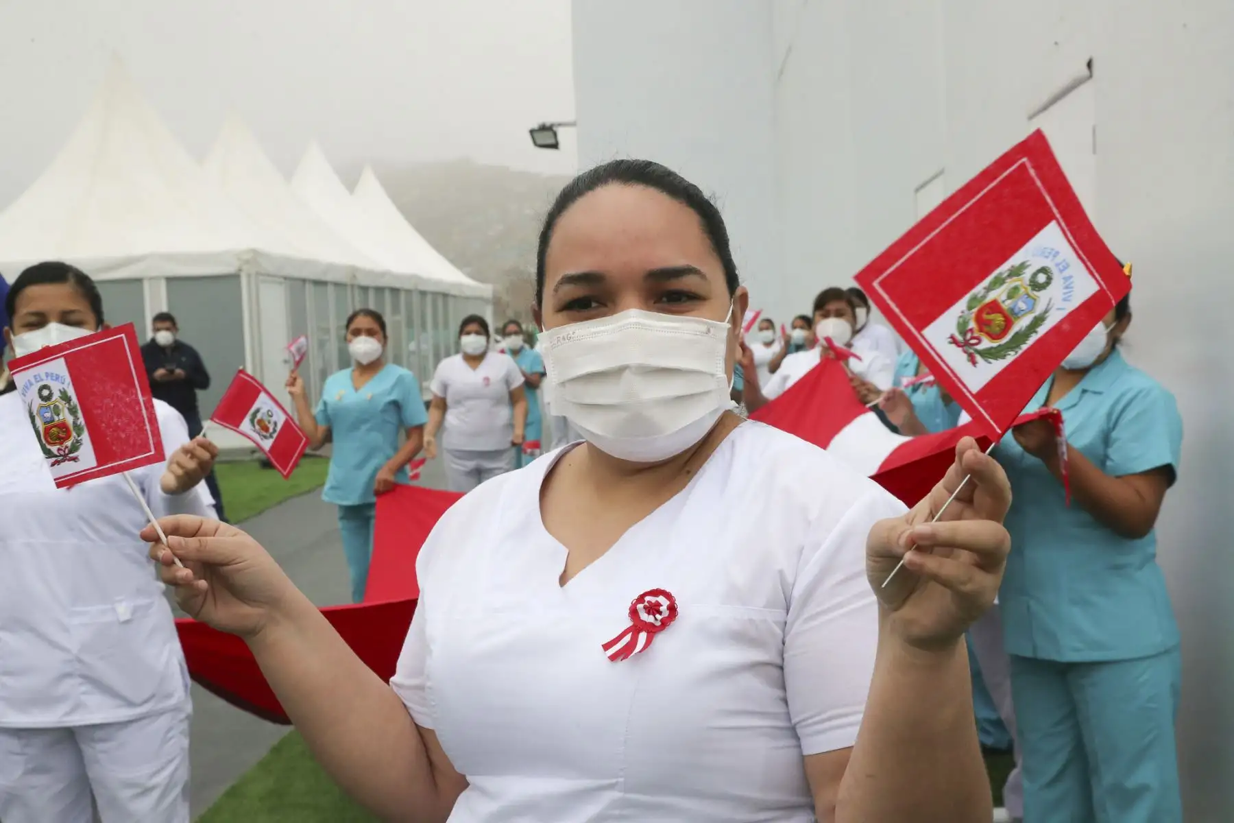 El presidente de la República, Martín Vizcarra, visitó e inauguró la nueva Villa EsSalud San Juan de Lurigancho, destinada para la atención de pacientes Covid-19.
Foto: Presidencia El presidente de la República, Martín Vizcarra, visitó e inauguró la nueva Villa EsSalud San Juan de Lurigancho, destinada para la atención de pacientes Covid-19.
Foto: Presidencia