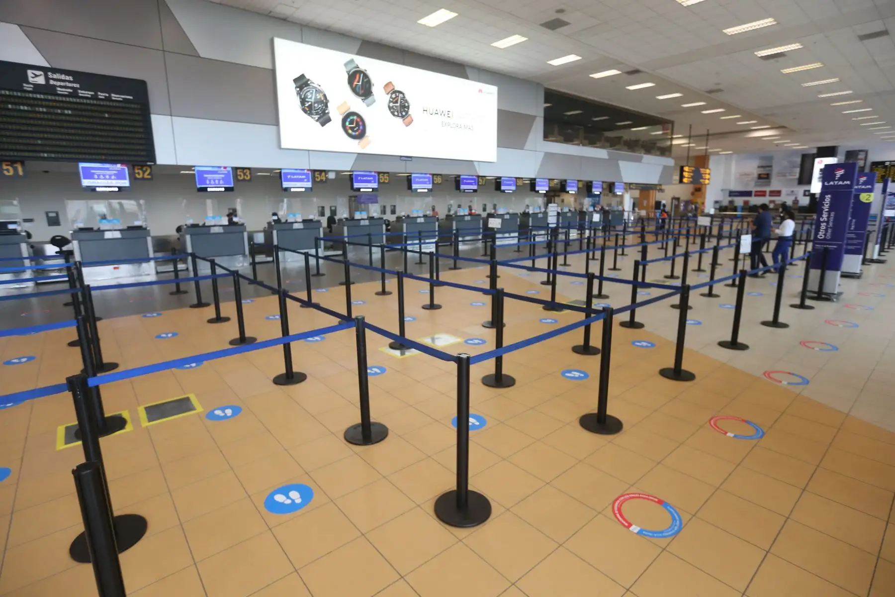 Aeropuerto Jorge Chávez abre sus puertas para vuelos nacionales y presenta los protocolos para pasajeros.

Foto: ANDINA/Jhonel Rodríguez