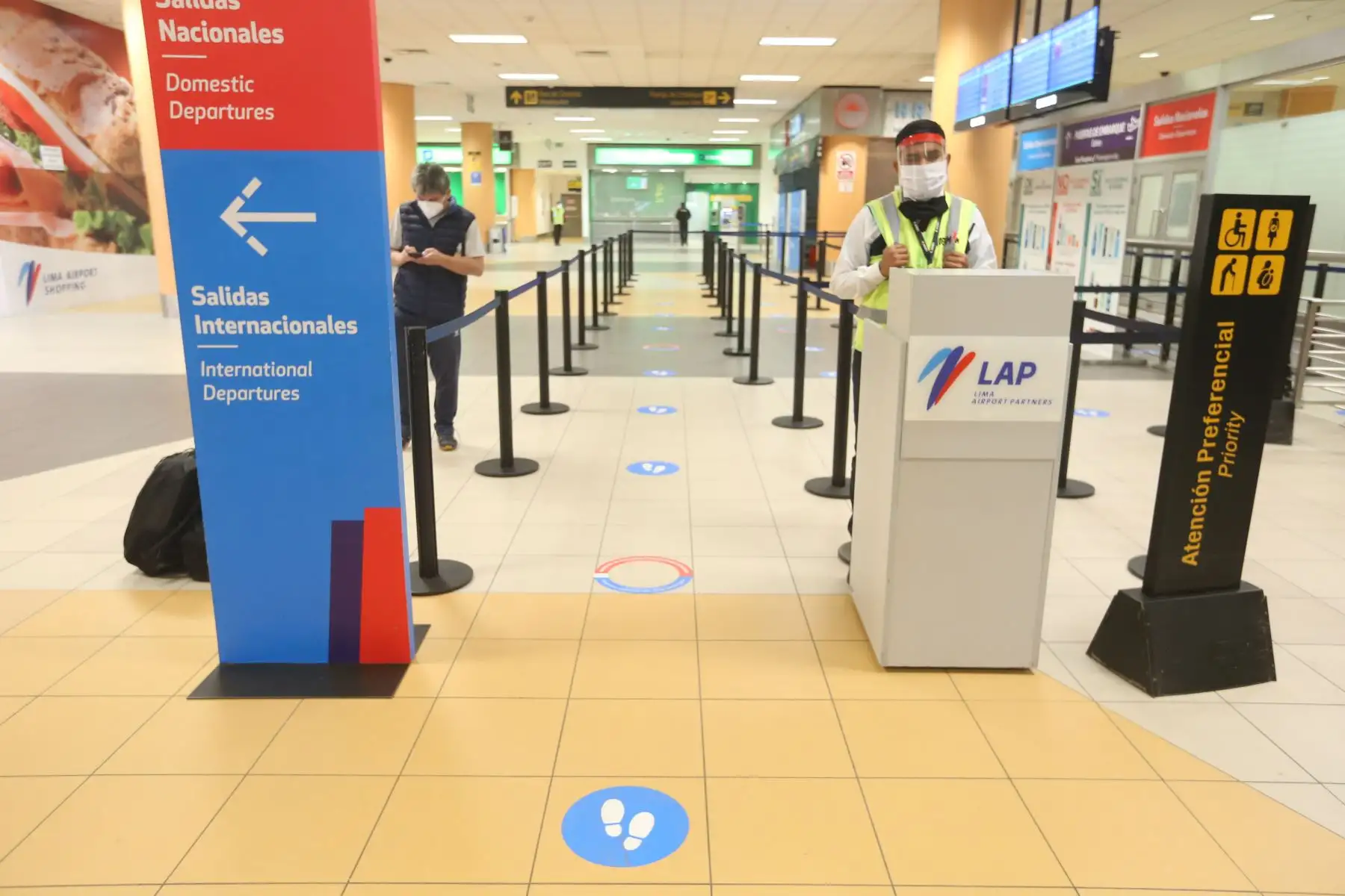 Aeropuerto Jorge Chávez abre sus puertas para vuelos nacionales y presenta los protocolos para pasajeros.

Foto: ANDINA/Jhonel Rodríguez