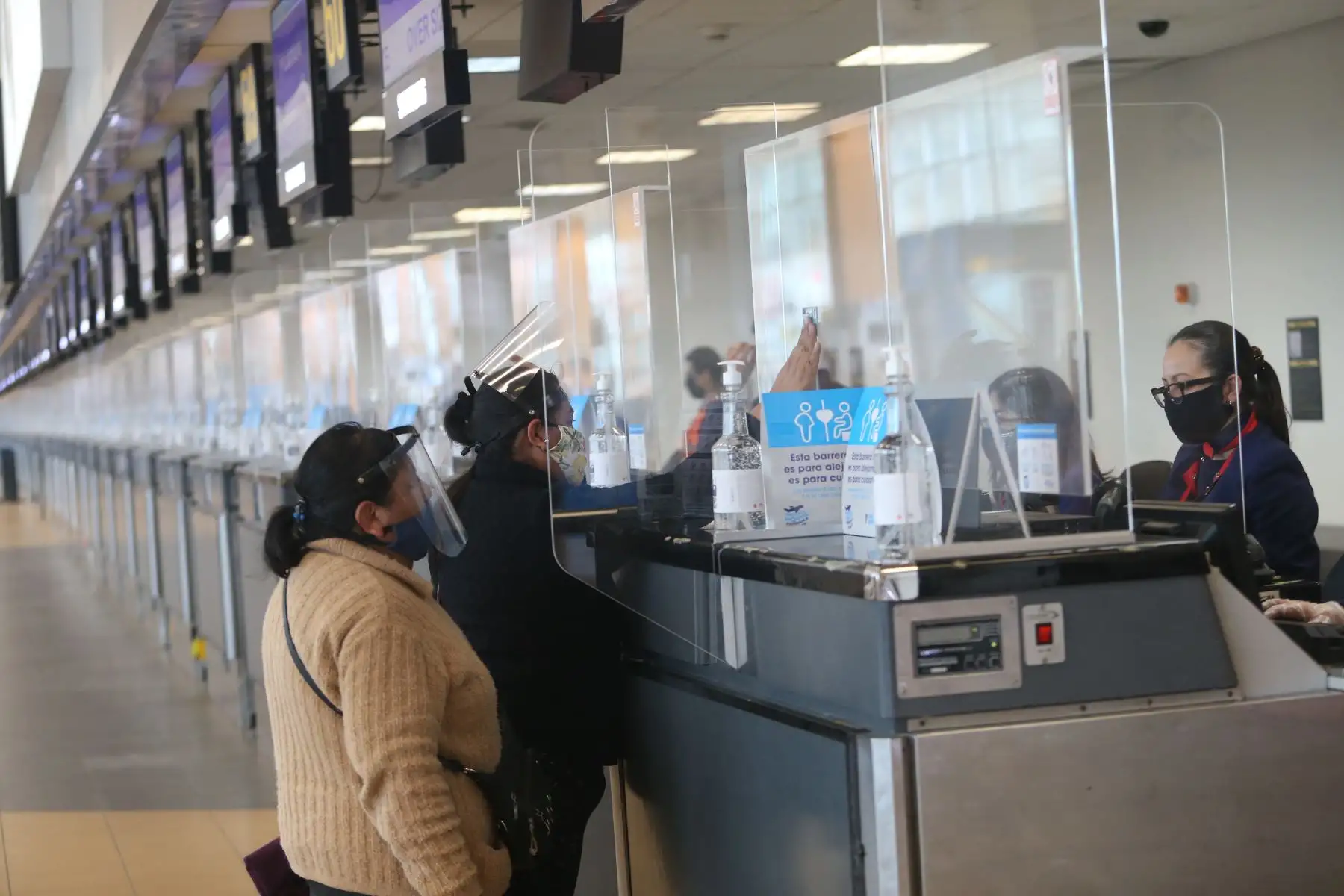 Aeropuerto Jorge Chávez abre sus puertas para vuelos nacionales y presenta los protocolos para pasajeros.

Foto: ANDINA/Jhonel Rodríguez
