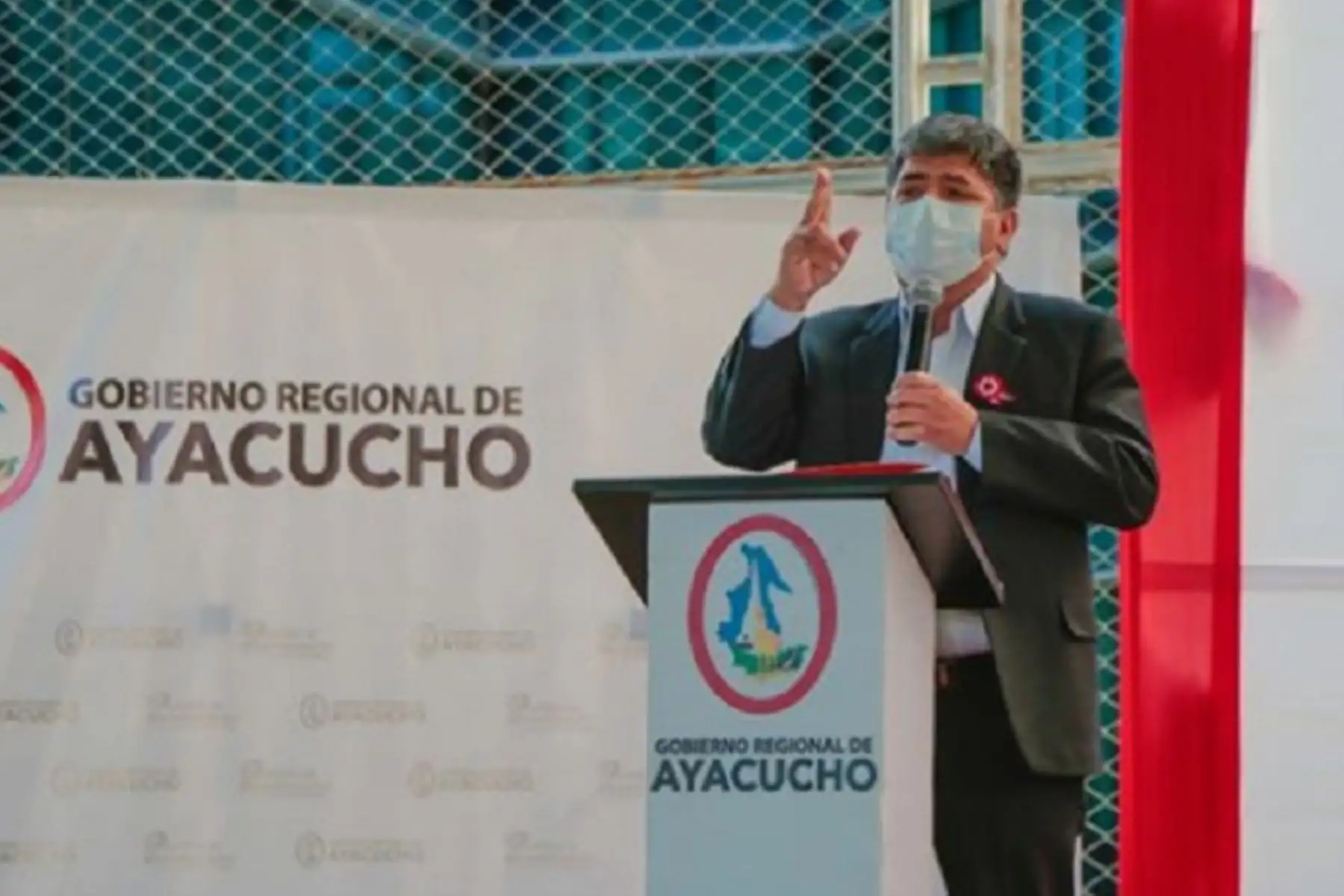 Un comunicado del gobierno regional precisa que el resultado positivo de la prueba que se le practicó, Rúa lo conoció anoche.