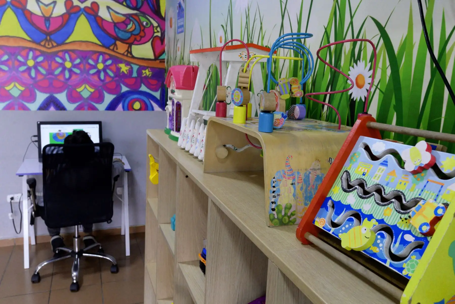 La ministra de la Mujer y Poblaciones Vulnerables, Gloria Montenegro, inaugura la casa albergue temporal “Casa Ronald McDonald", espacio que tiene como finalidad brindar hospedaje, alimentación, soporte emocional,  a los niños, niñas, adolescentes y sus familiares, que vienen del interior del país
Foto: MIMP